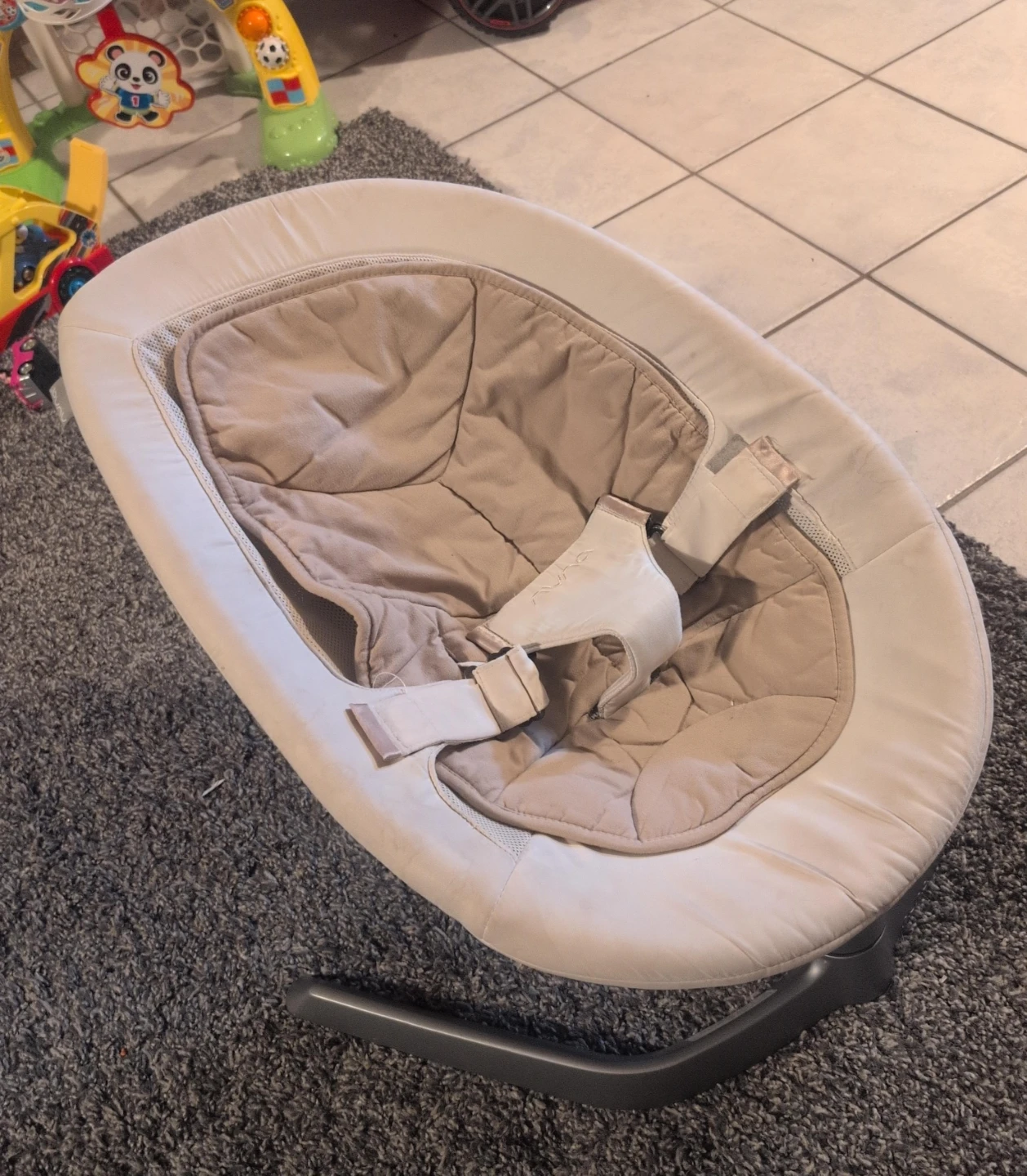 Nuna Leaf Rocker - Sand