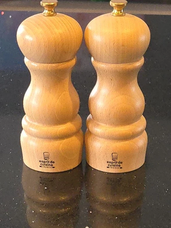 Esprit de Cuisine Wooden Salt and Pepper Grinders Set