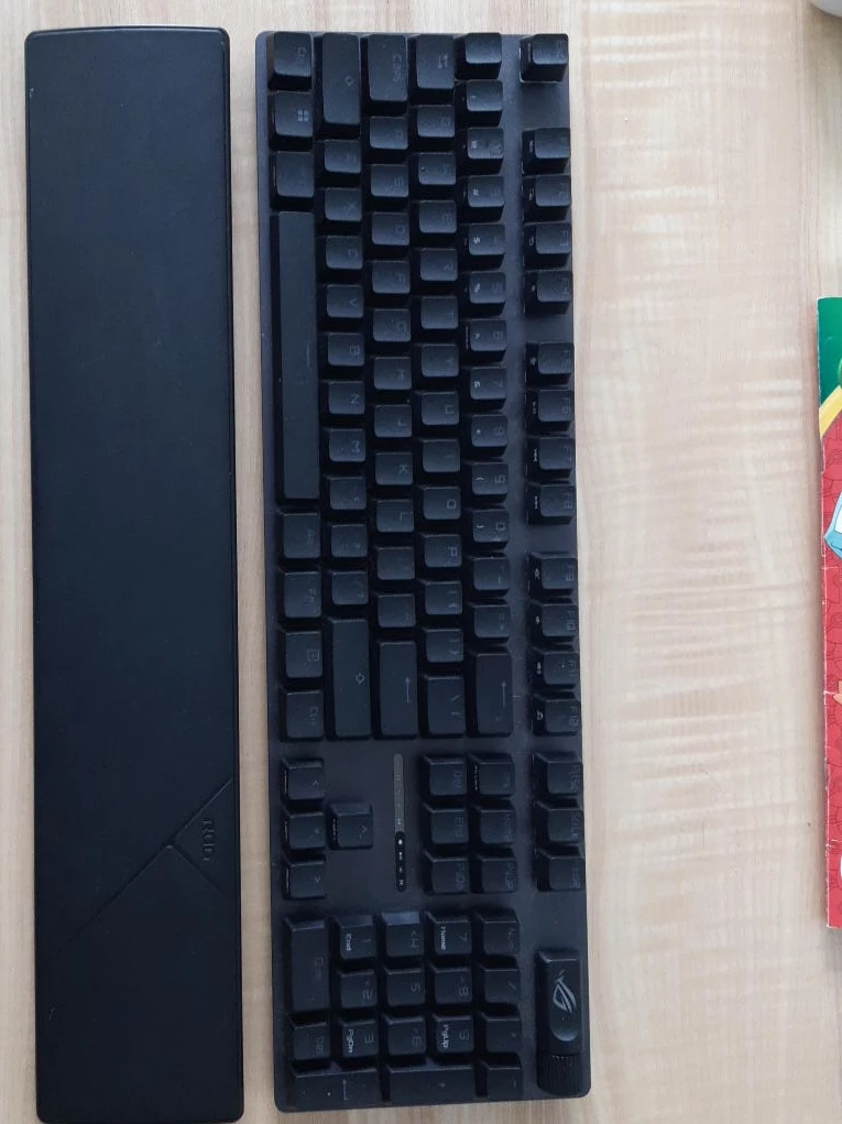 ASUS ROG Strix Scope ll  with Magnetic Wrist Rest