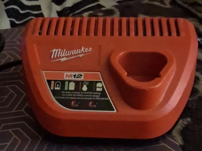 Milwaukee M12 Battery Charger
