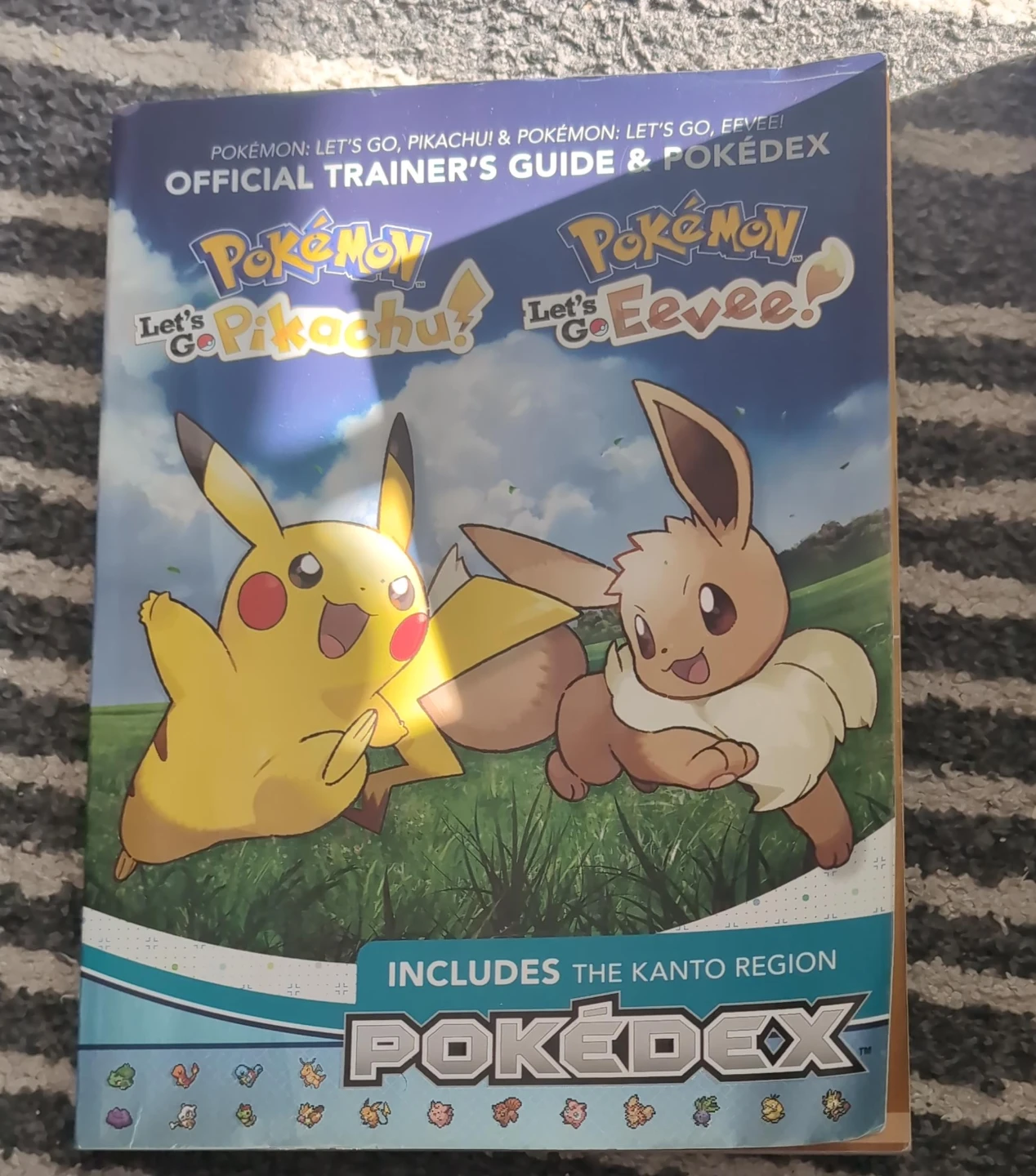 Pokemon Let's Go Pikachu Official Trainer's Guide
