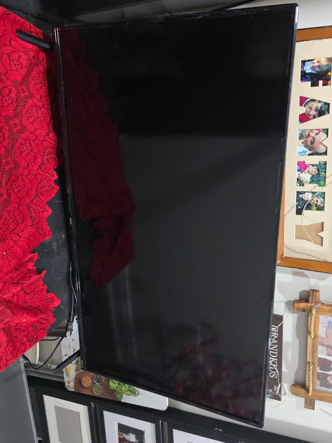 Onn. 40" Class HD LED Roku TV