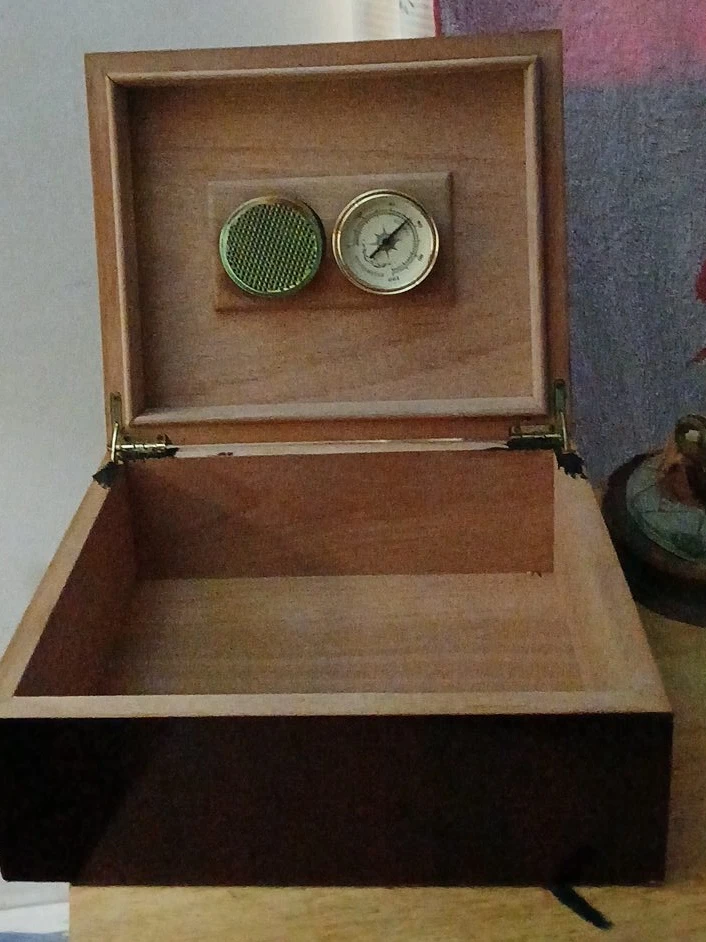 Wooden Humidor Box with Hygrometer and Compass