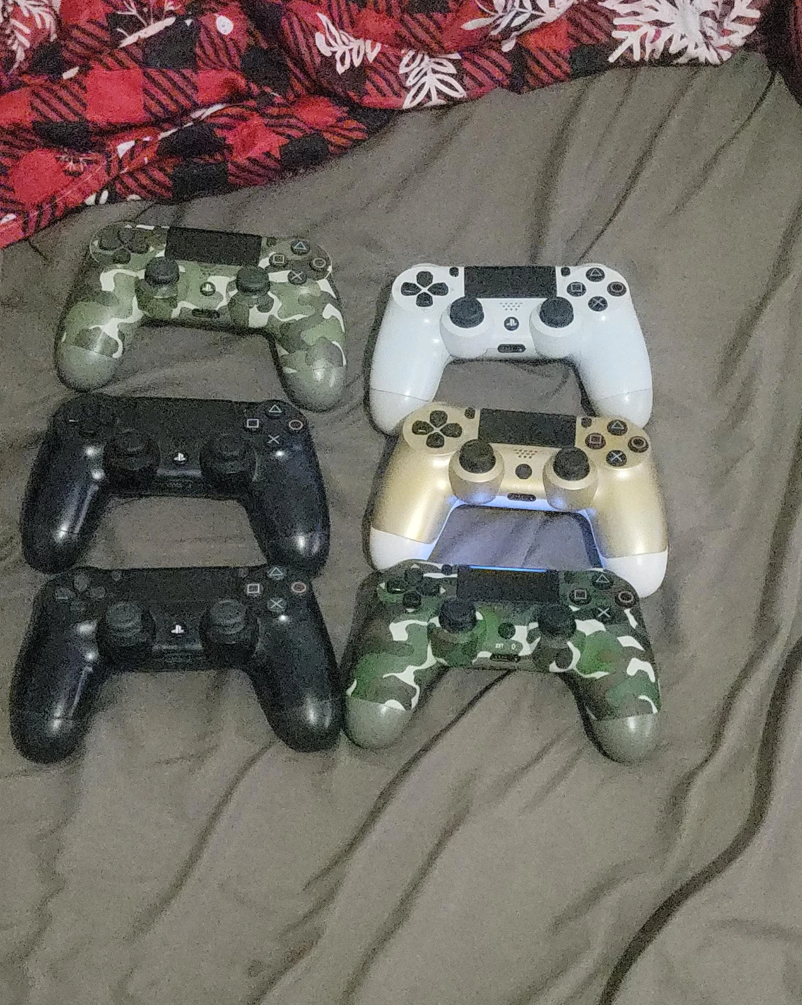 Sony PlayStation 4 DualShock 4 Controllers (Lot of 6)