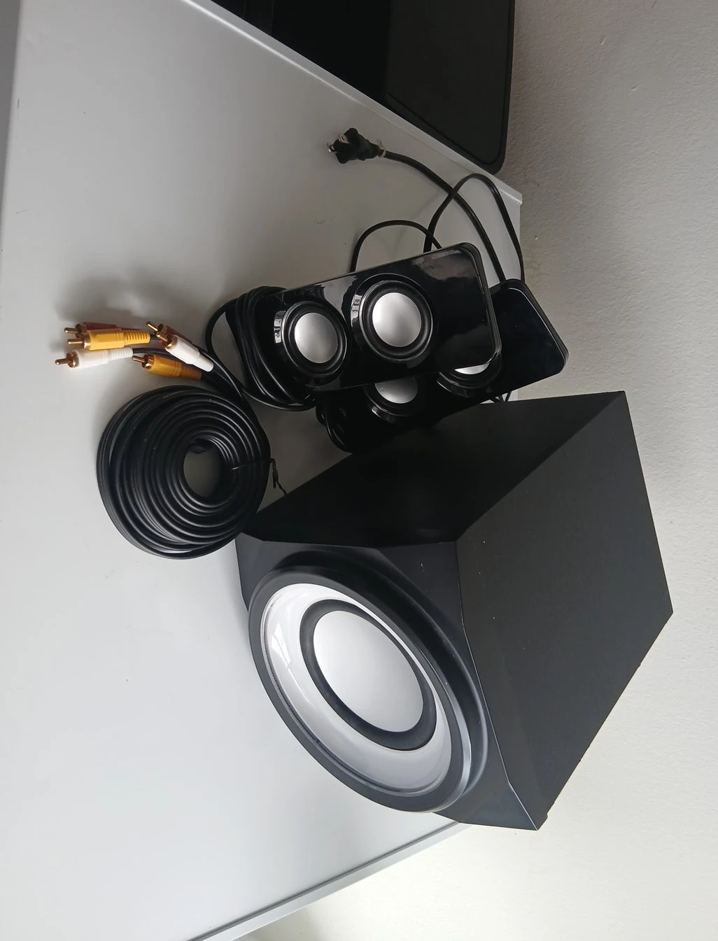 2.1 Multimedia Speaker System