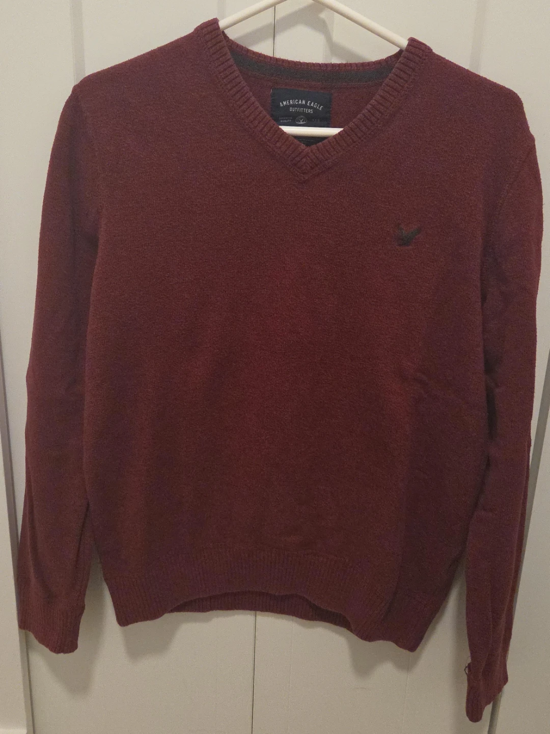 American Eagle V-Neck Sweater - Burgundy
