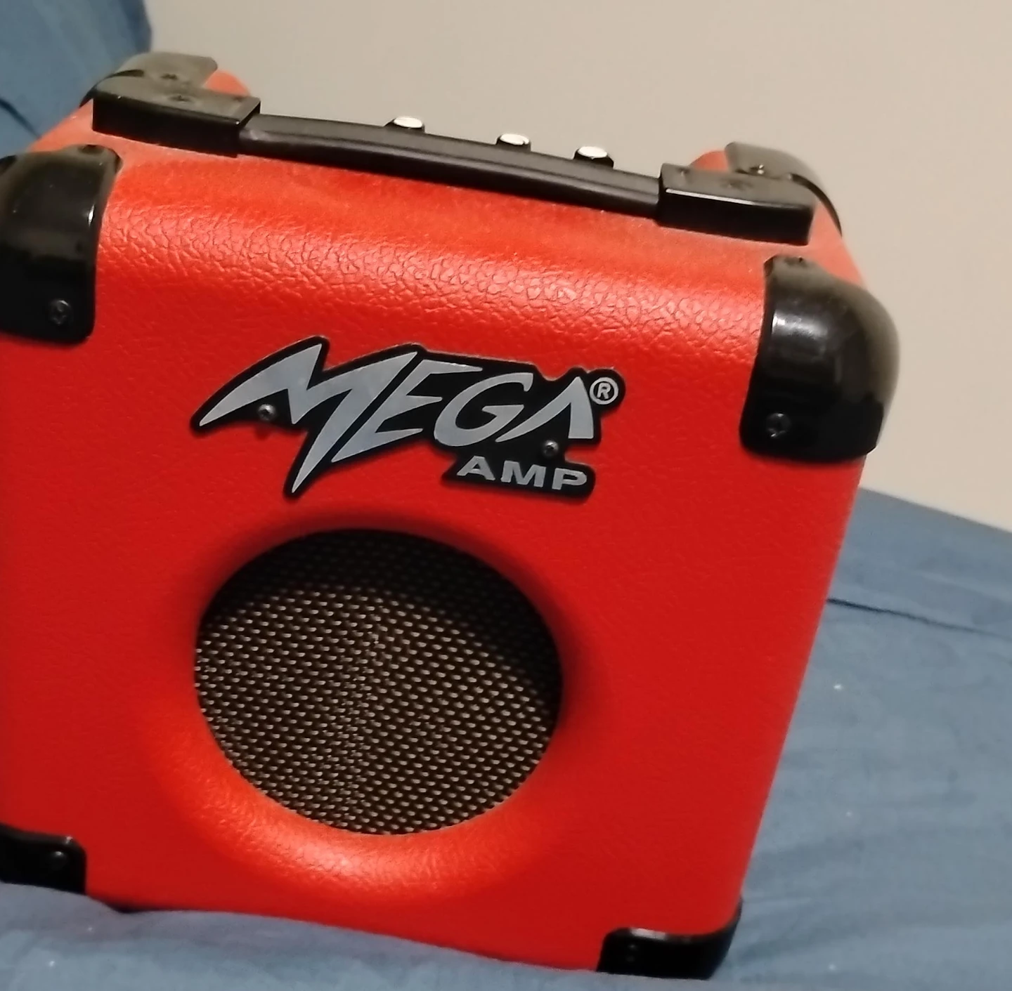 Mega Amp Red Guitar Amplifier