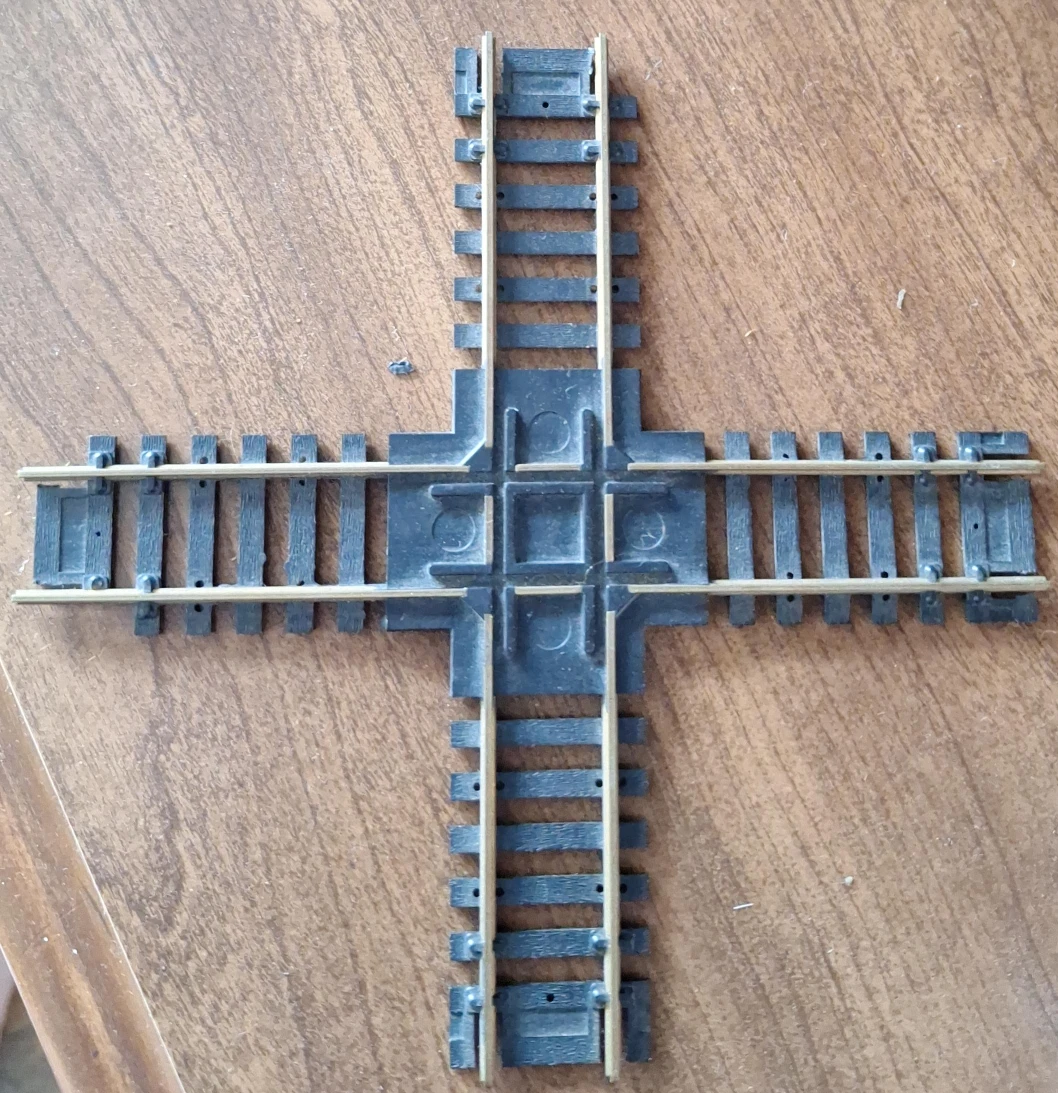 Model HO Scale Train Track Crossroads