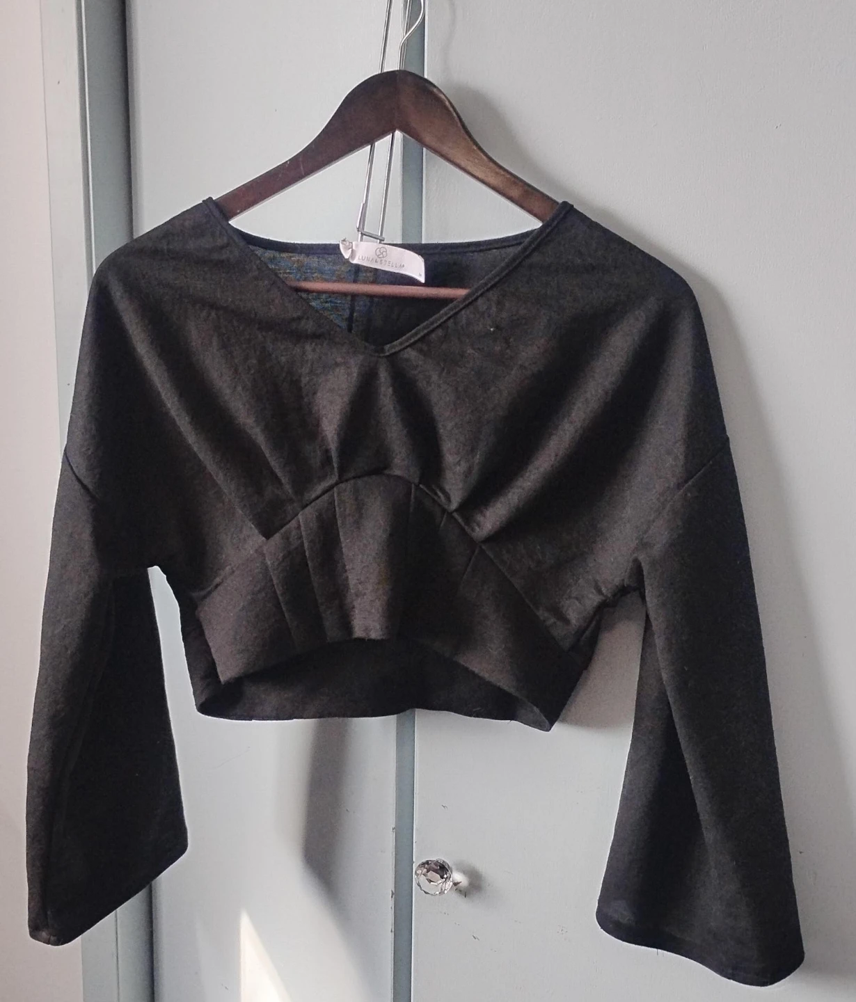 LUNA&STELLA Women's Cropped Flare Sleeve Top