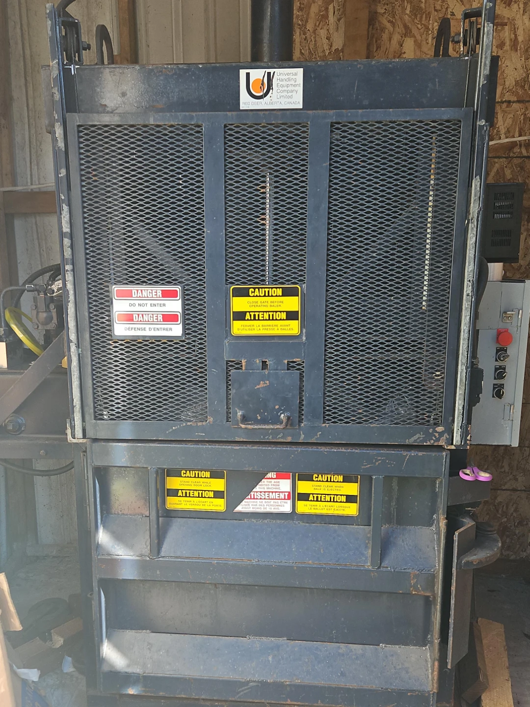Universal Handling Equipment Baler