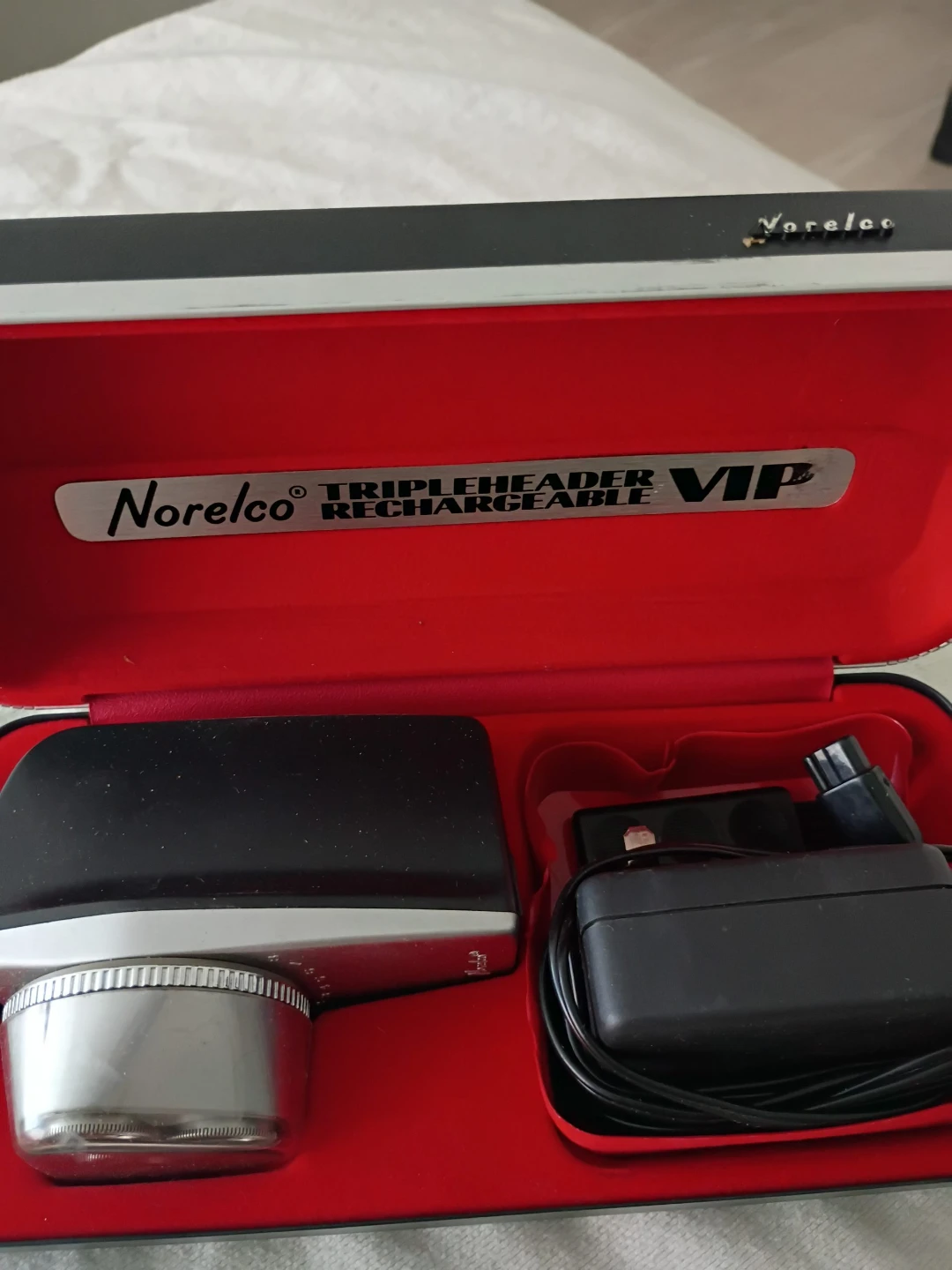 Norelco Tripleheader VIP Rechargeable Shaver