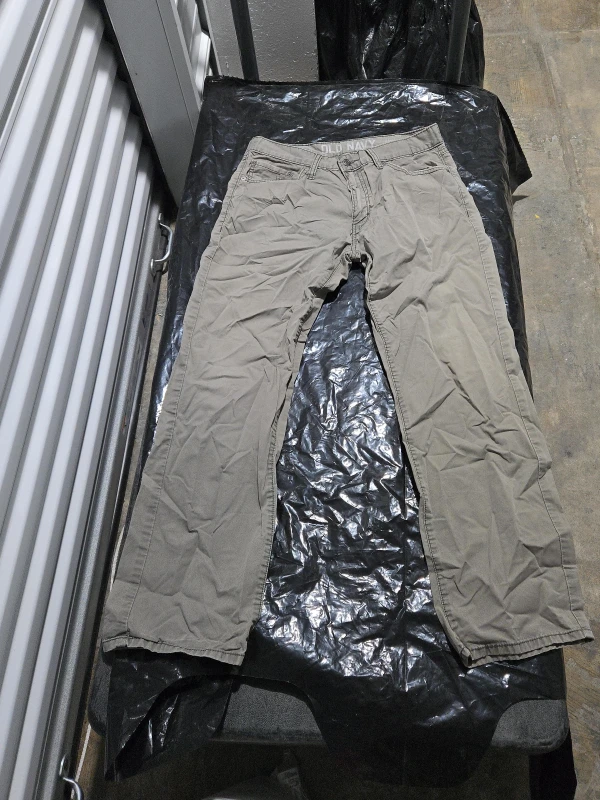 Old Navy Straight Fit Khaki Pants - 31W 33L