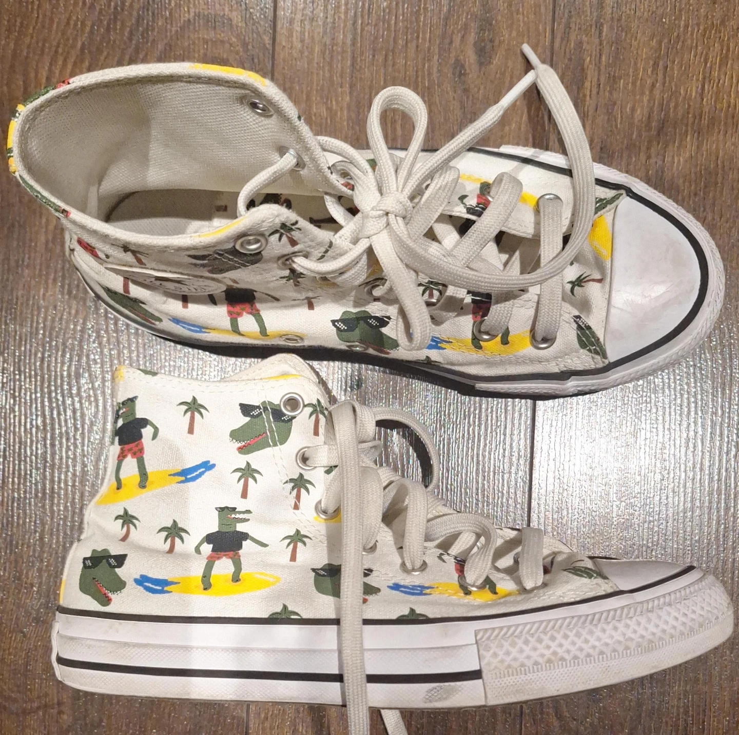 Size 4Y Convsrse All-Star Beach Gator Hi-Tops