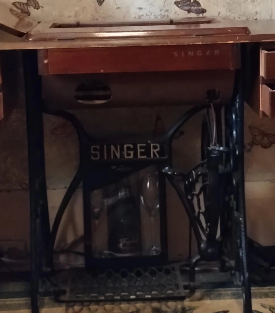 Vintage Singer Sewing Machine with Cabinet