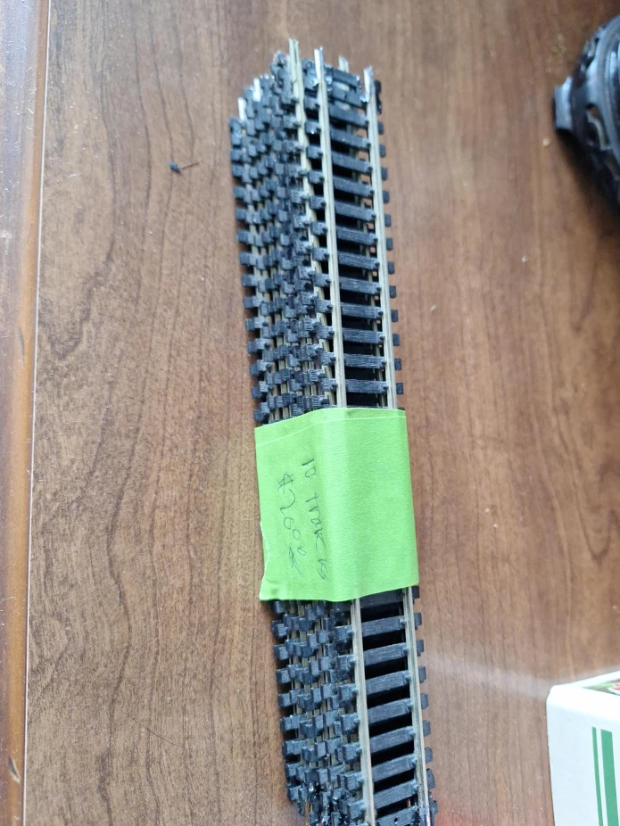 10 HO Scale  Train Tracks