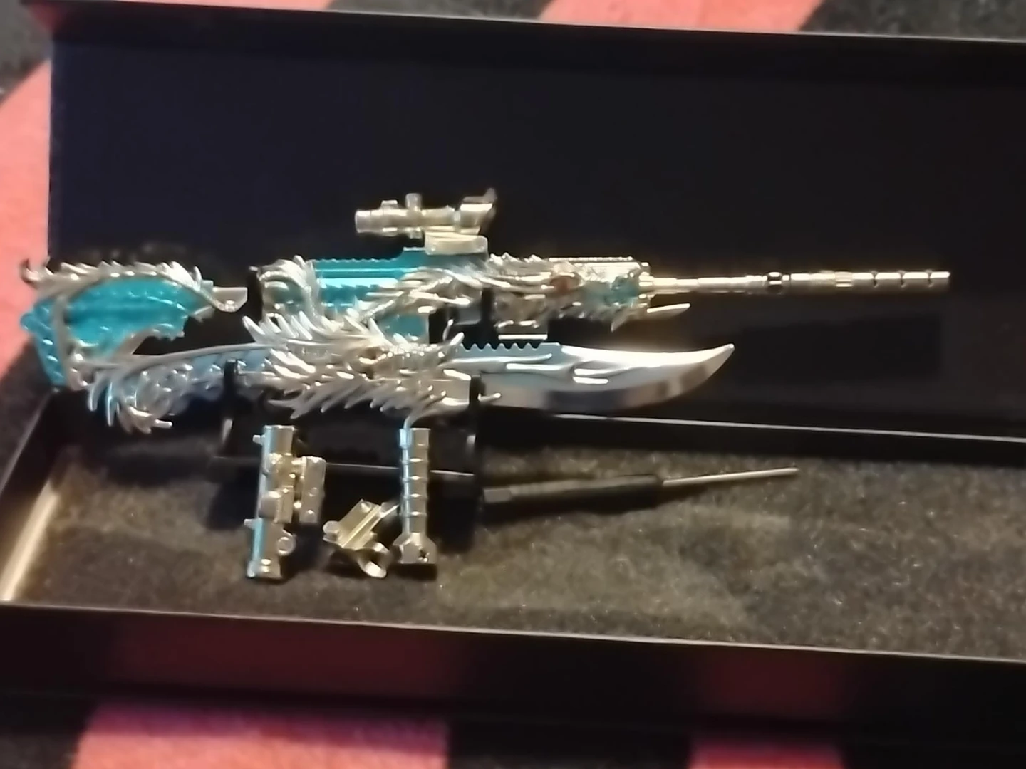 Dragon themed replica rifle and knife set
