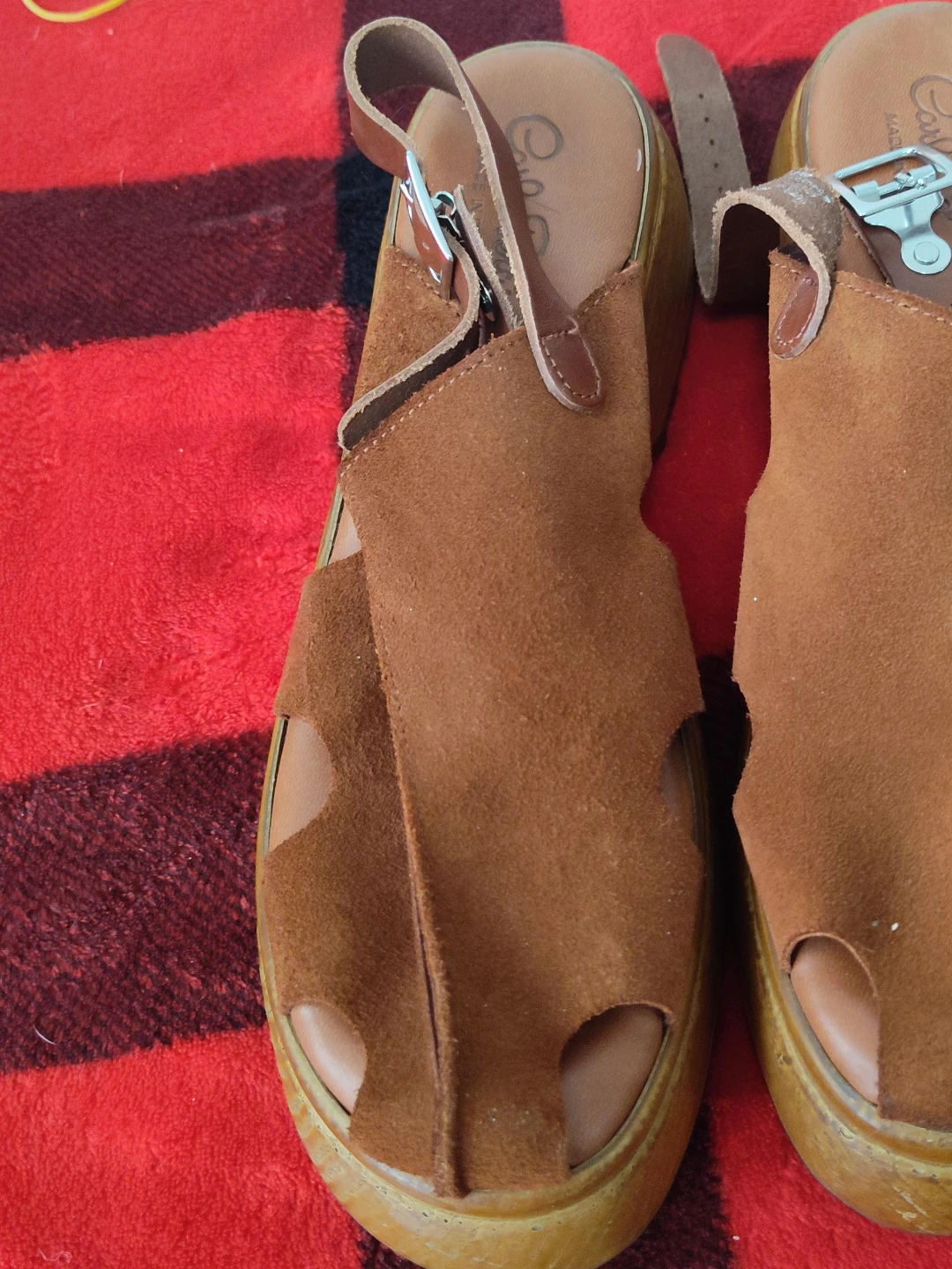 Carlo Rossi Suede Platform Sandals🌱