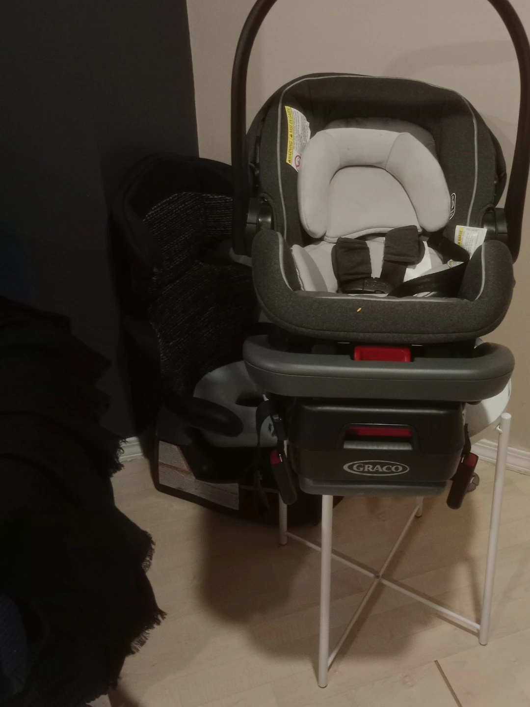 Graco SnugRide 35 DLX Infant Car Seat