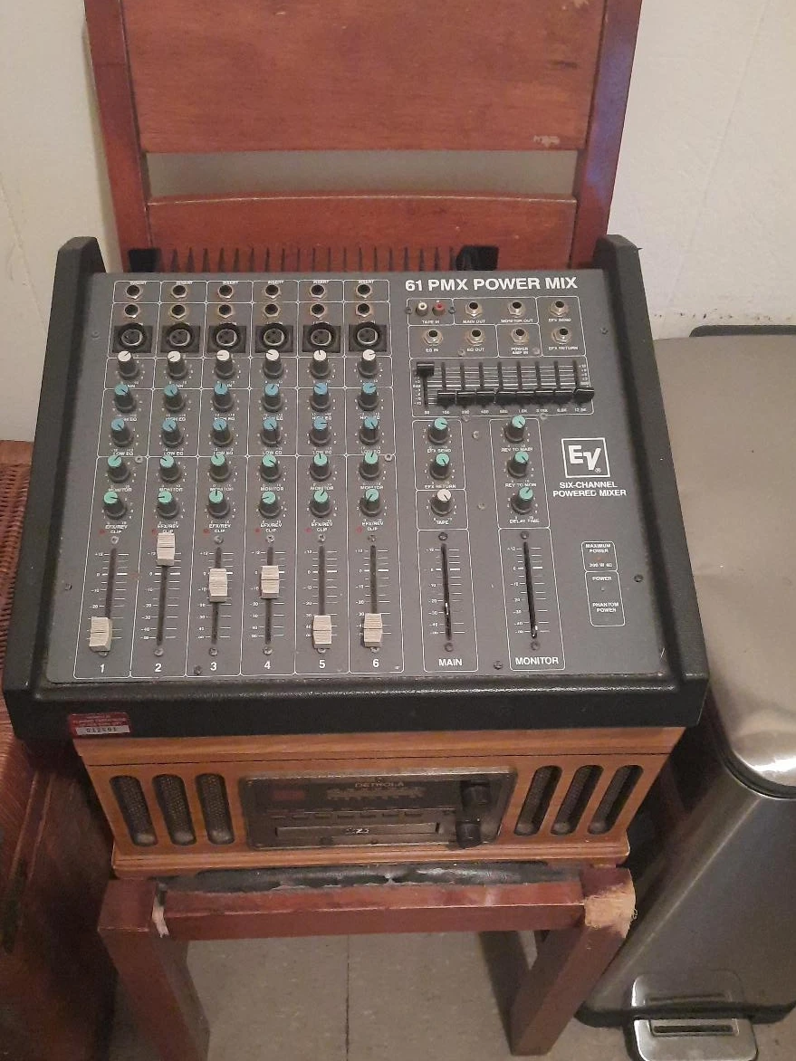 EV 61 PMX Six-Channel Powered Mixer