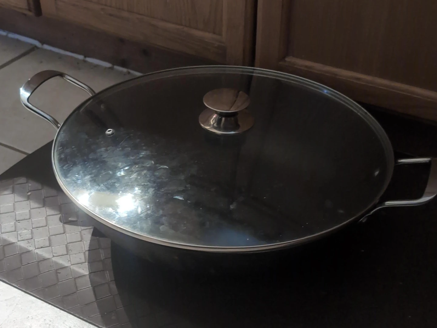 Cast Iron Wok with Glass Lid