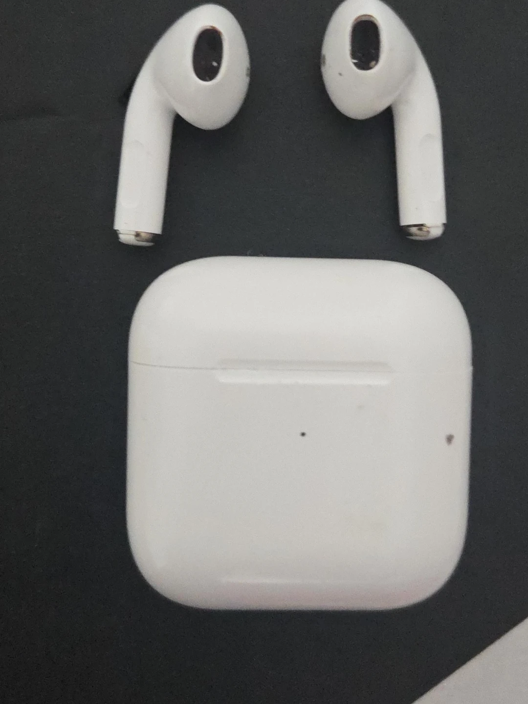 Apple AirPods with Charging Case