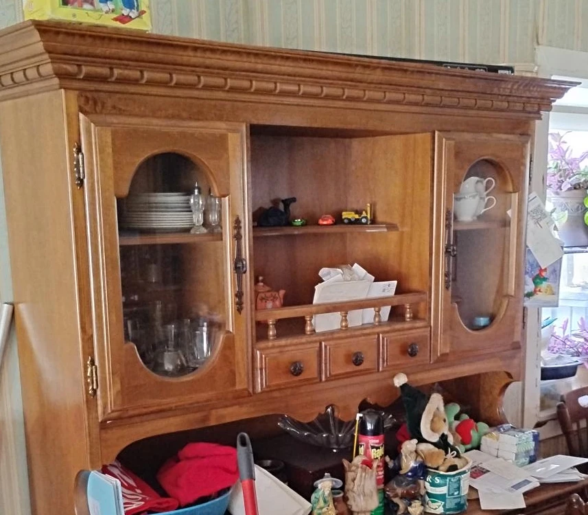 Solid Wood China Cabinet/Hutch