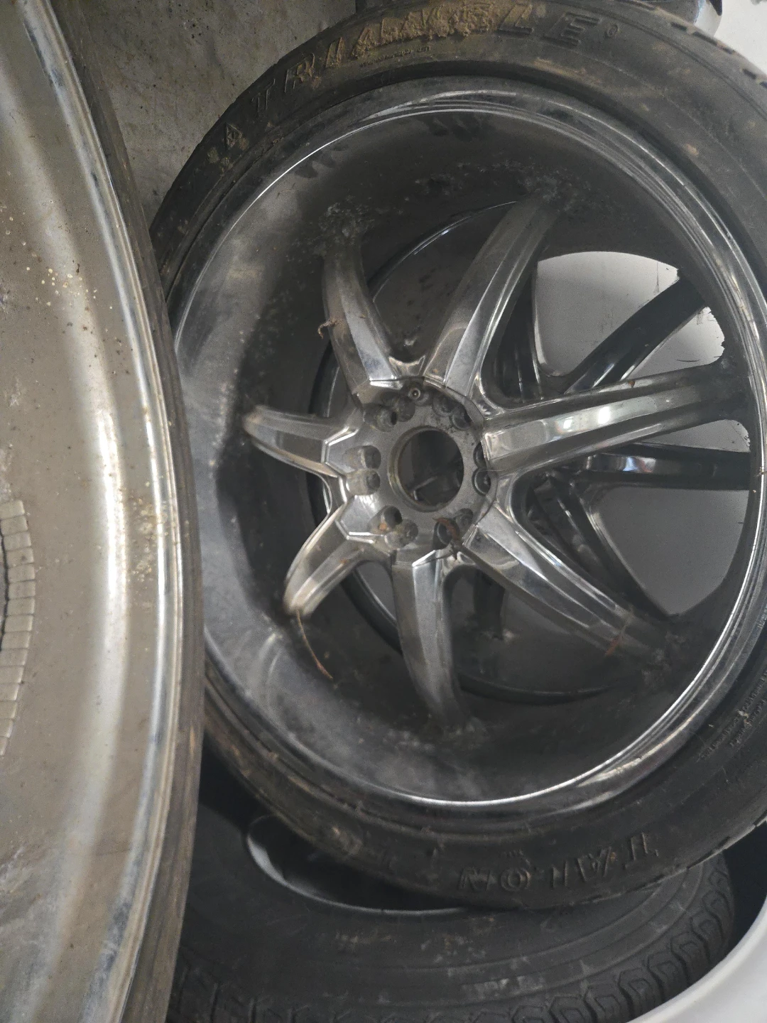 Set of 4 Alloy Wheels and Tires