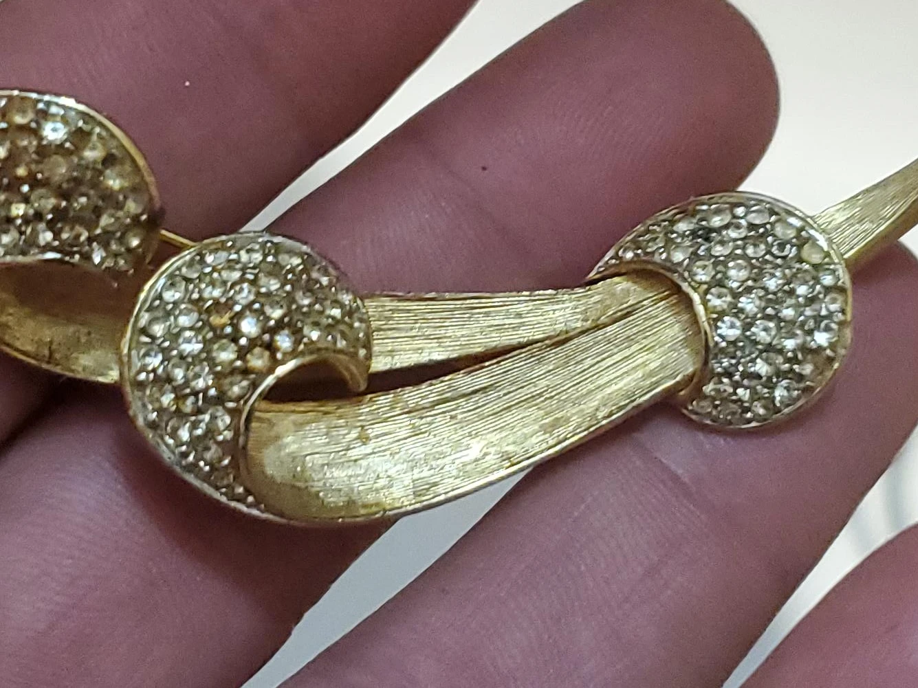 Gold Tone Necklace with Rhinestones