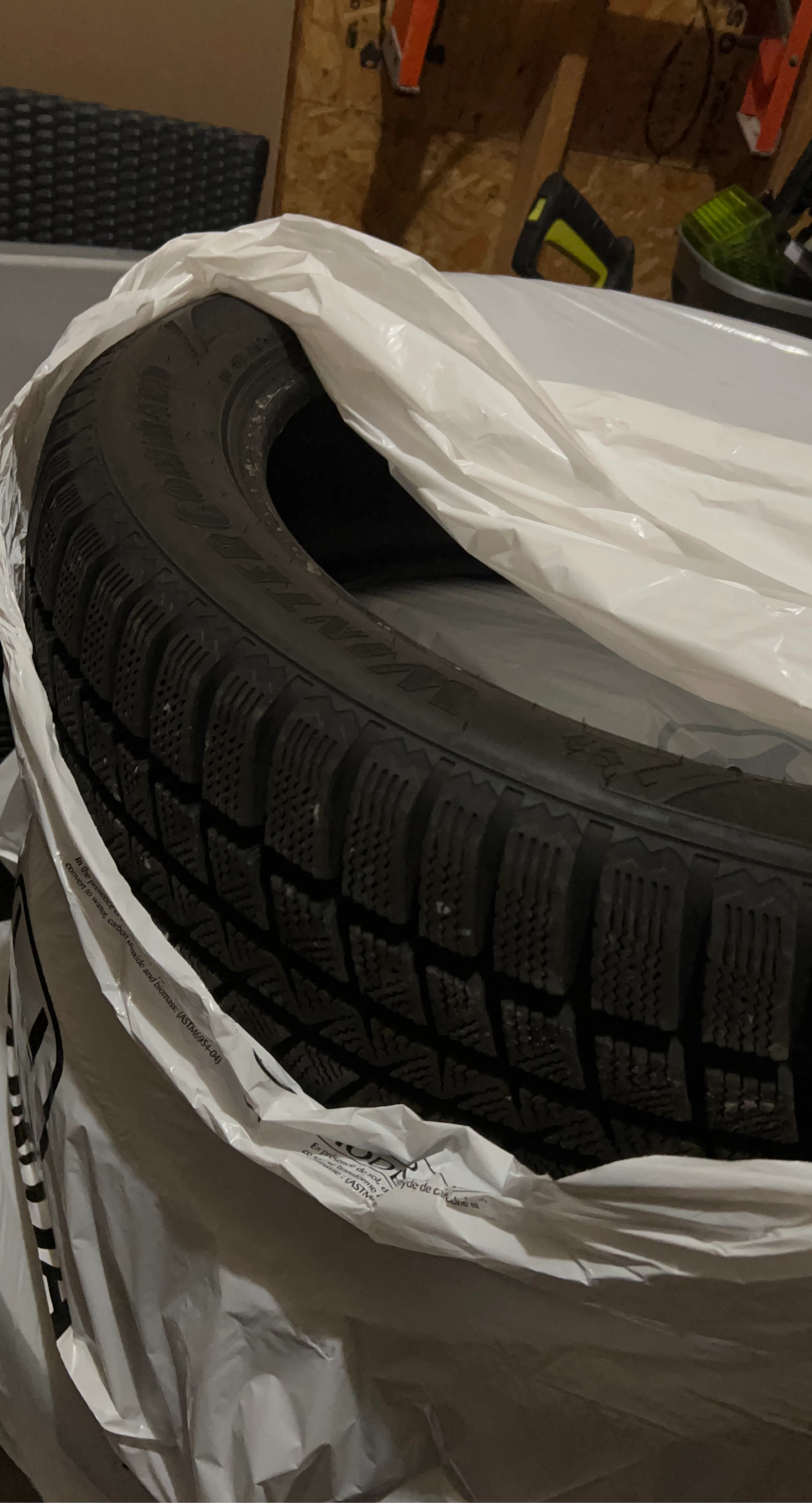 Good Year Winter Command Tire 245/50R20