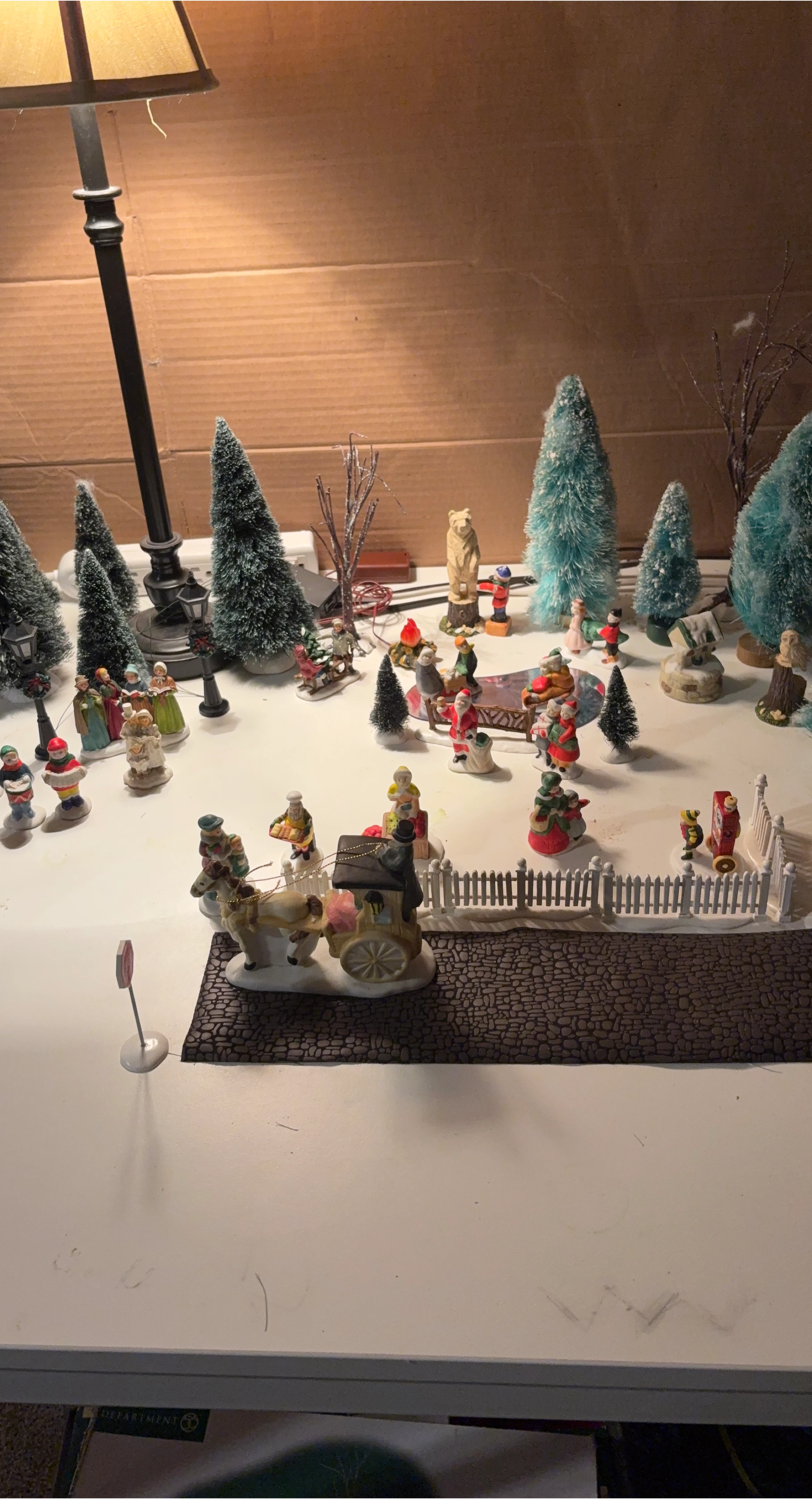Christmas Village Figurines & Accessories