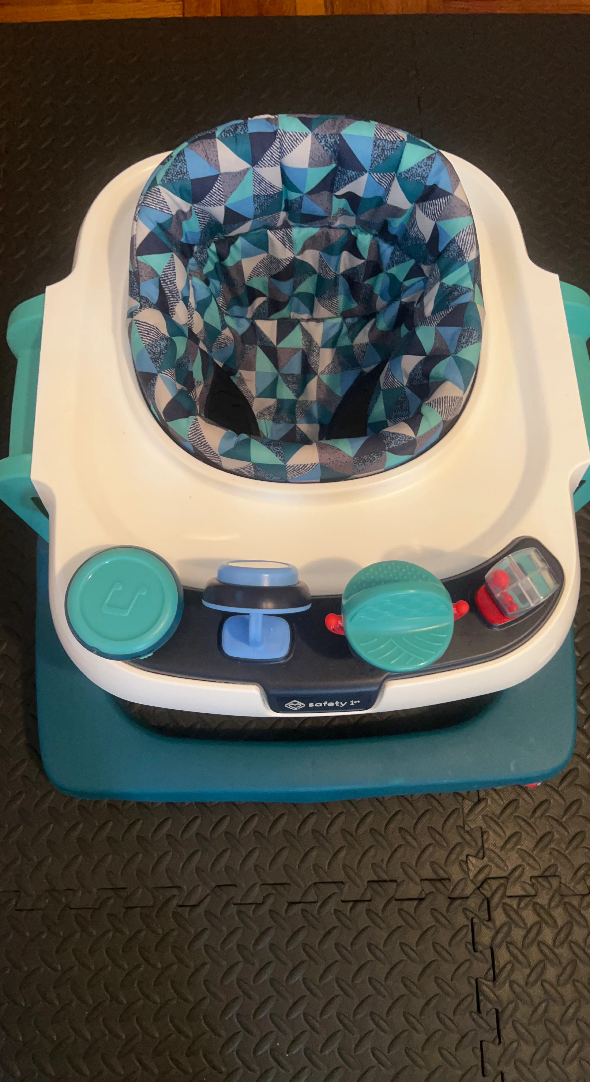 Safety 1st Play Discover Activity Walker