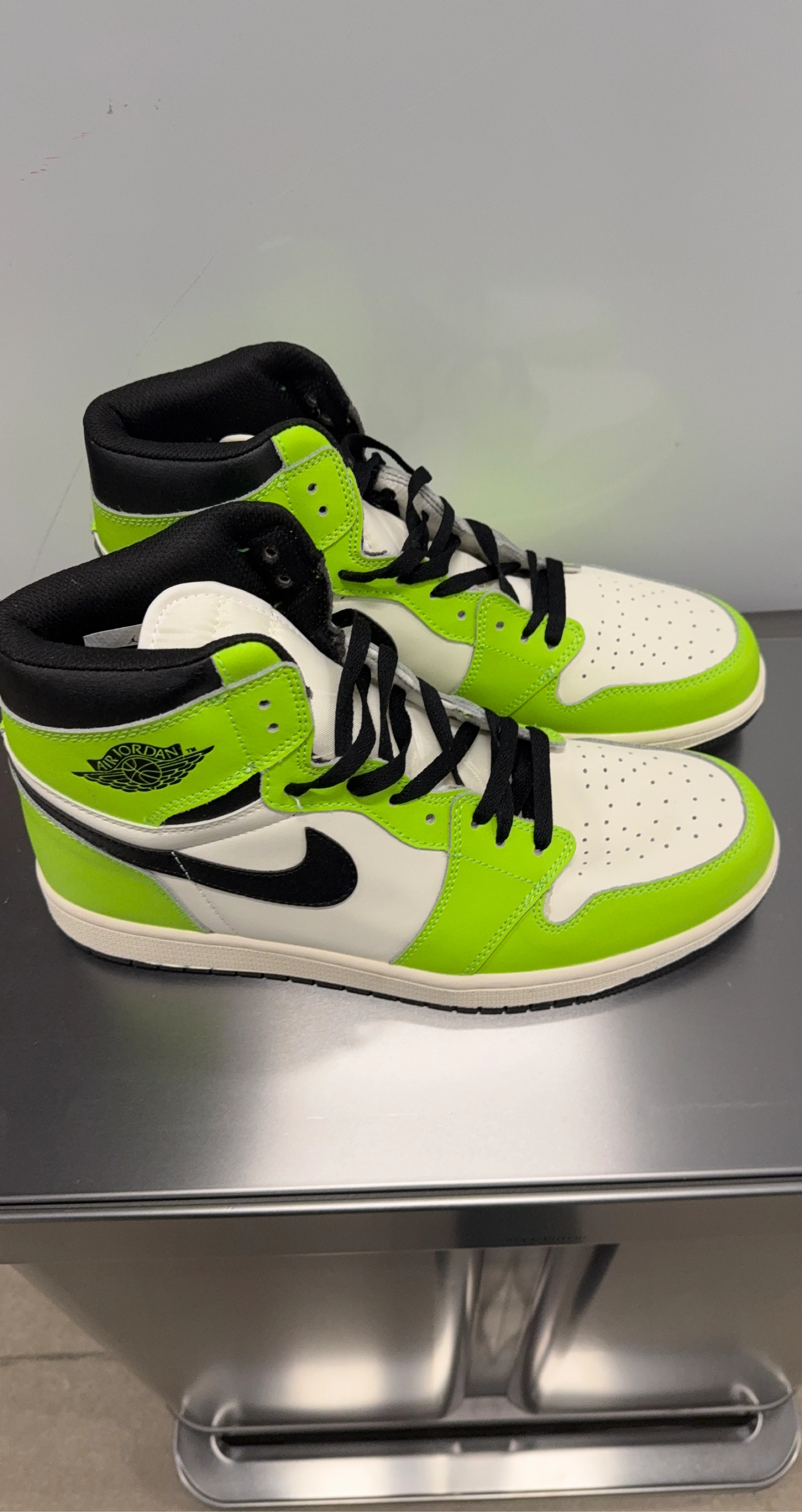 Air Jordan 1 High OG Shoes