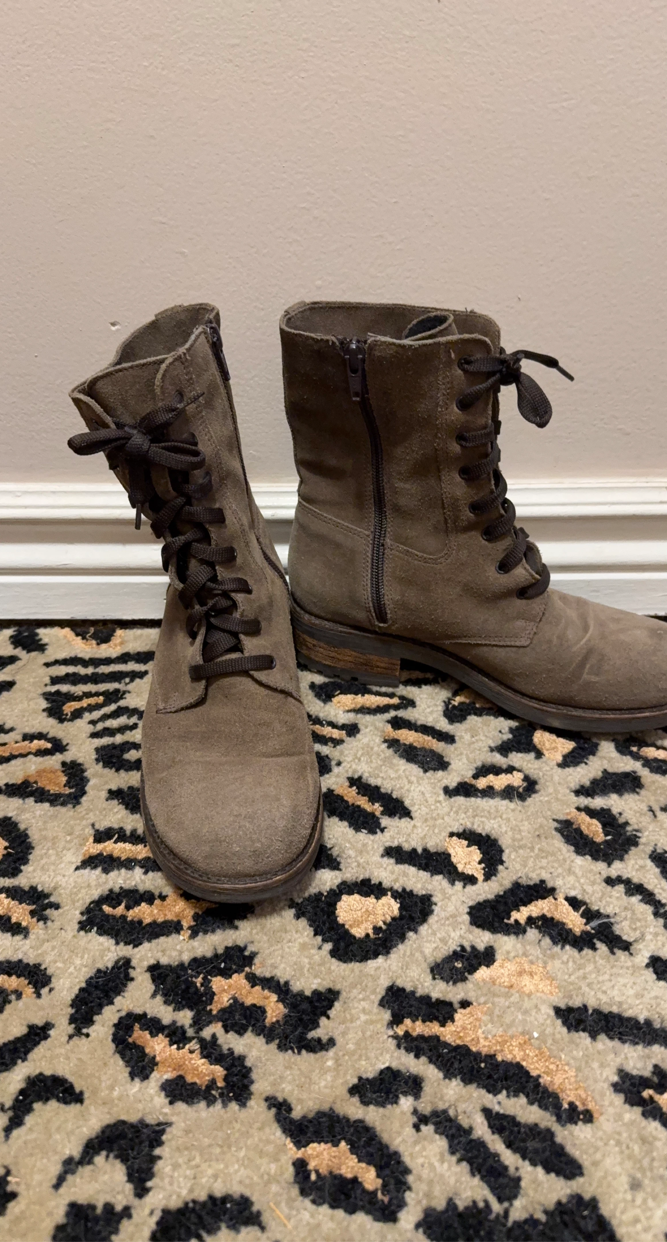 La Canadienne Suede Lace-Up Boots