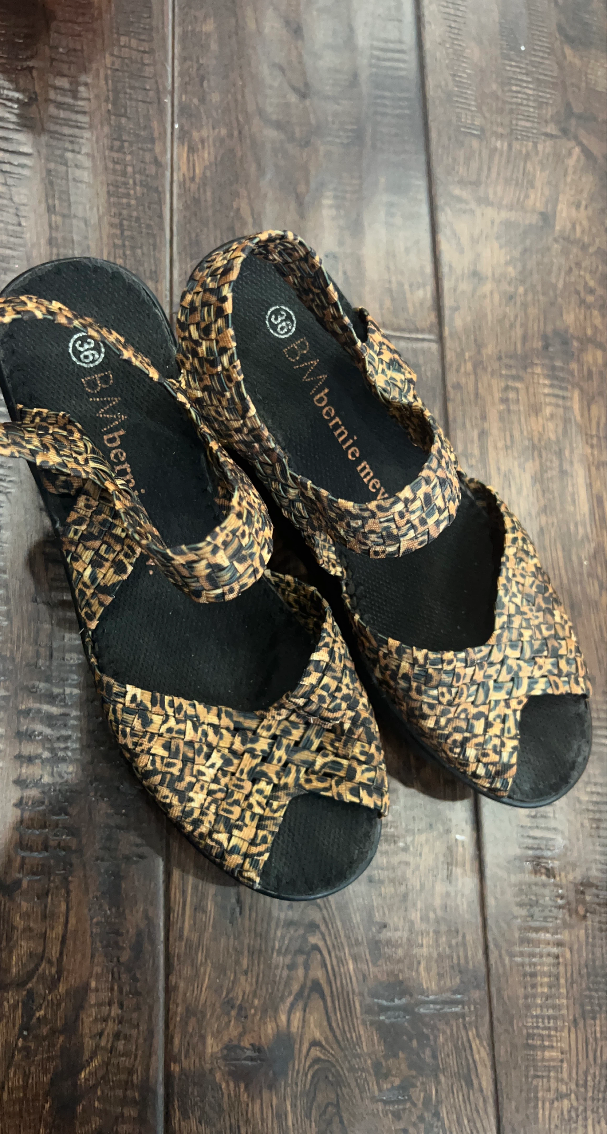 Bernie Mev Women's Woven Wedge Sandals Size 36