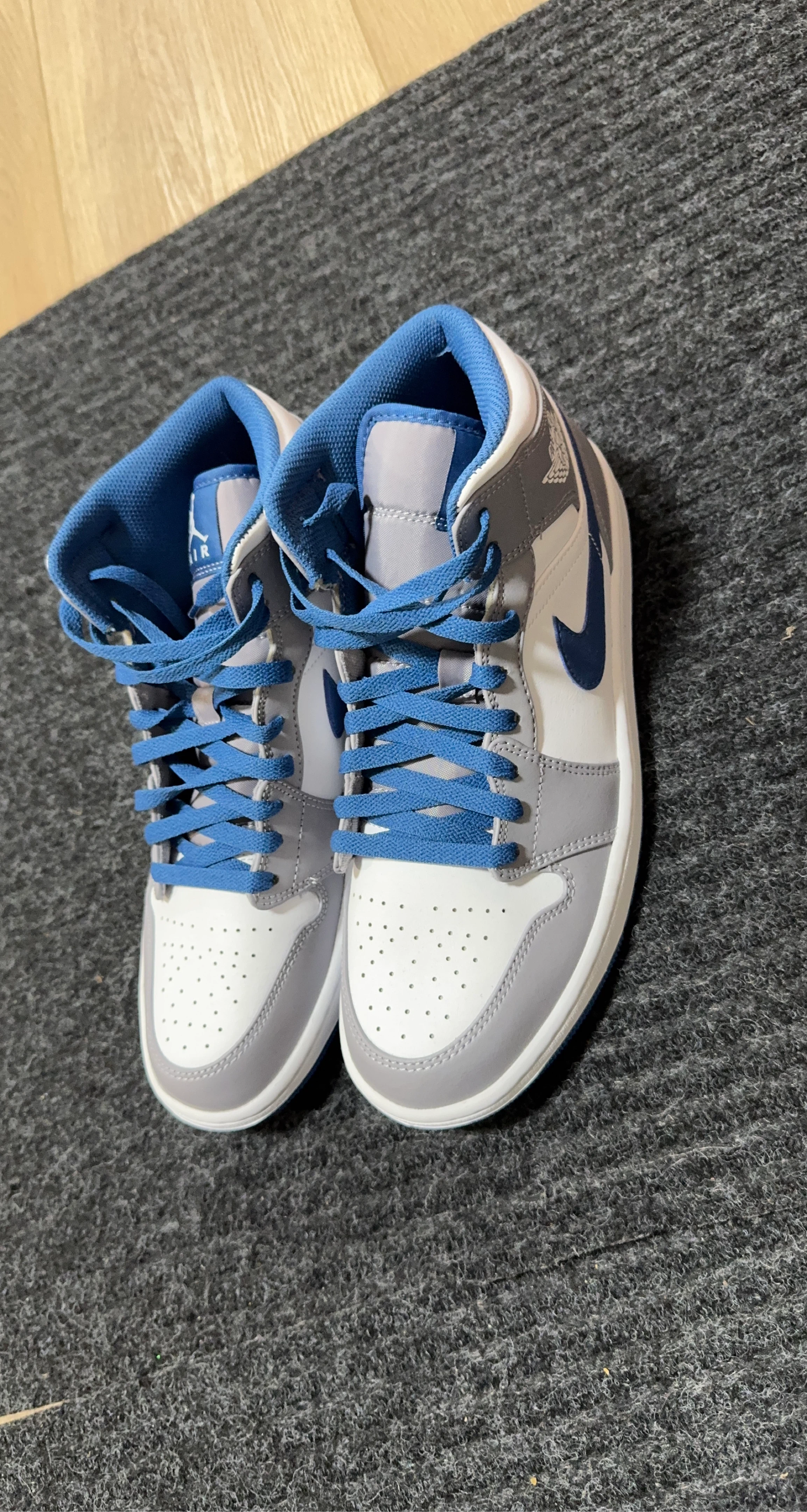 Jordan 1 Mid SE 'Light Smoke Grey Blue' Sneakers