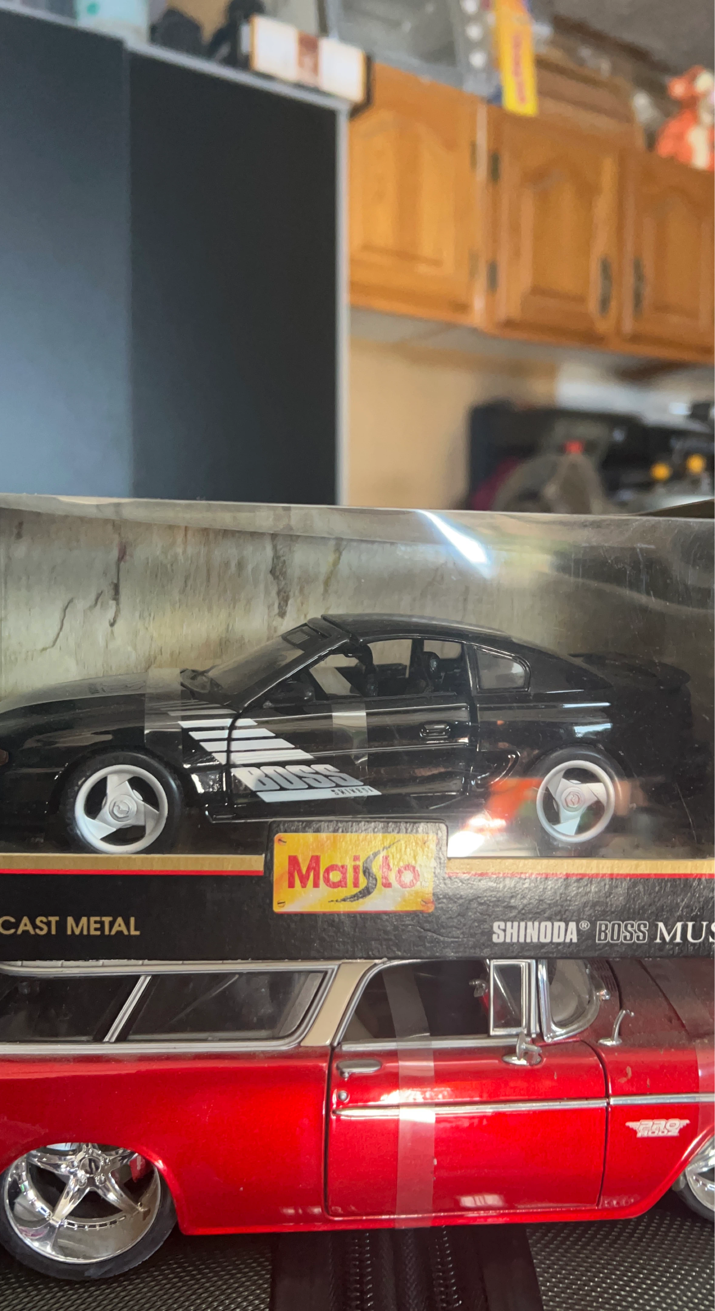 Maisto 1:24 Scale  1995 Ford Mustang SVT Cobra Shinoda Boss