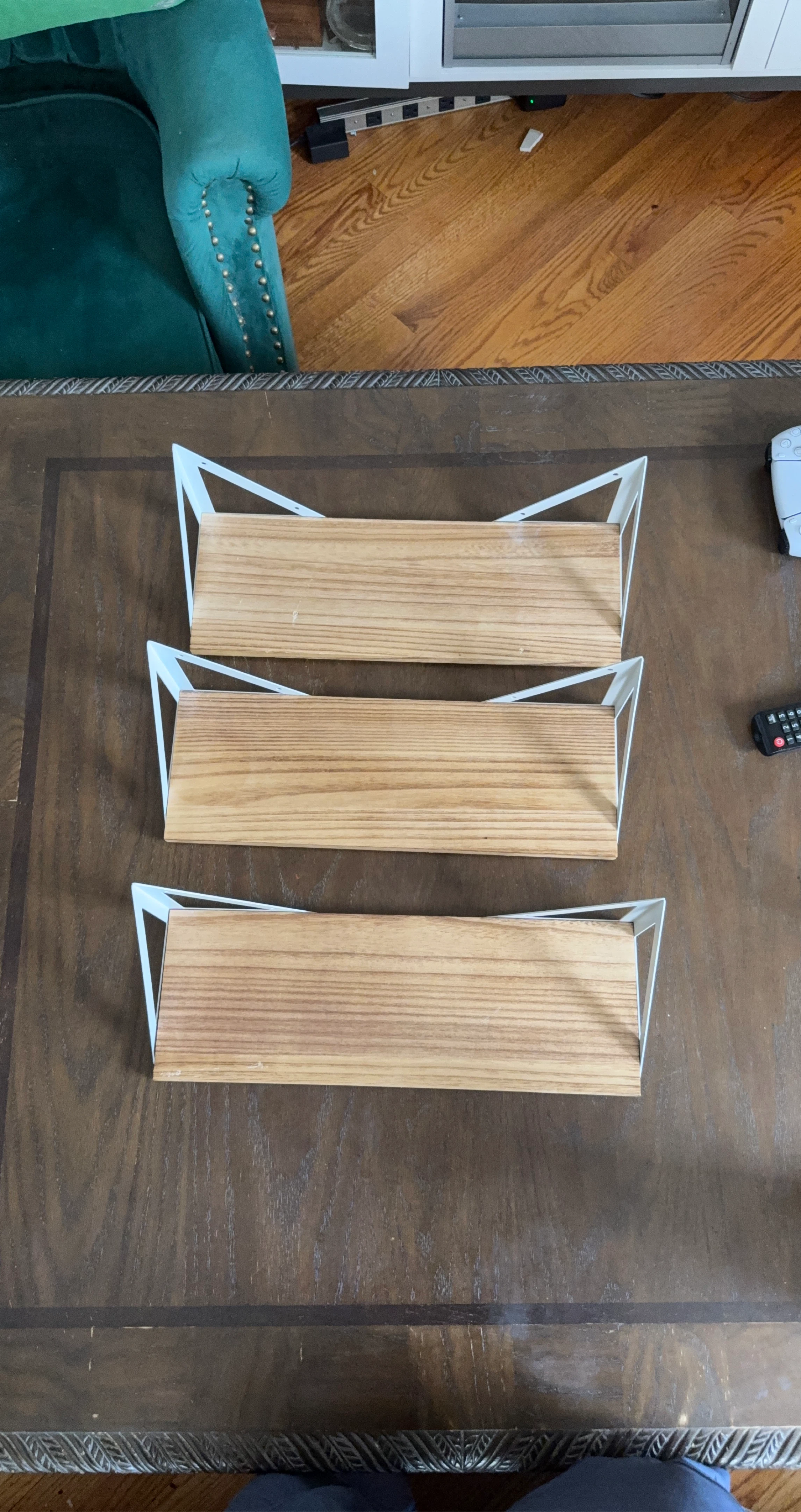Set of 3 Wooden Shelves with White Metal Brackets