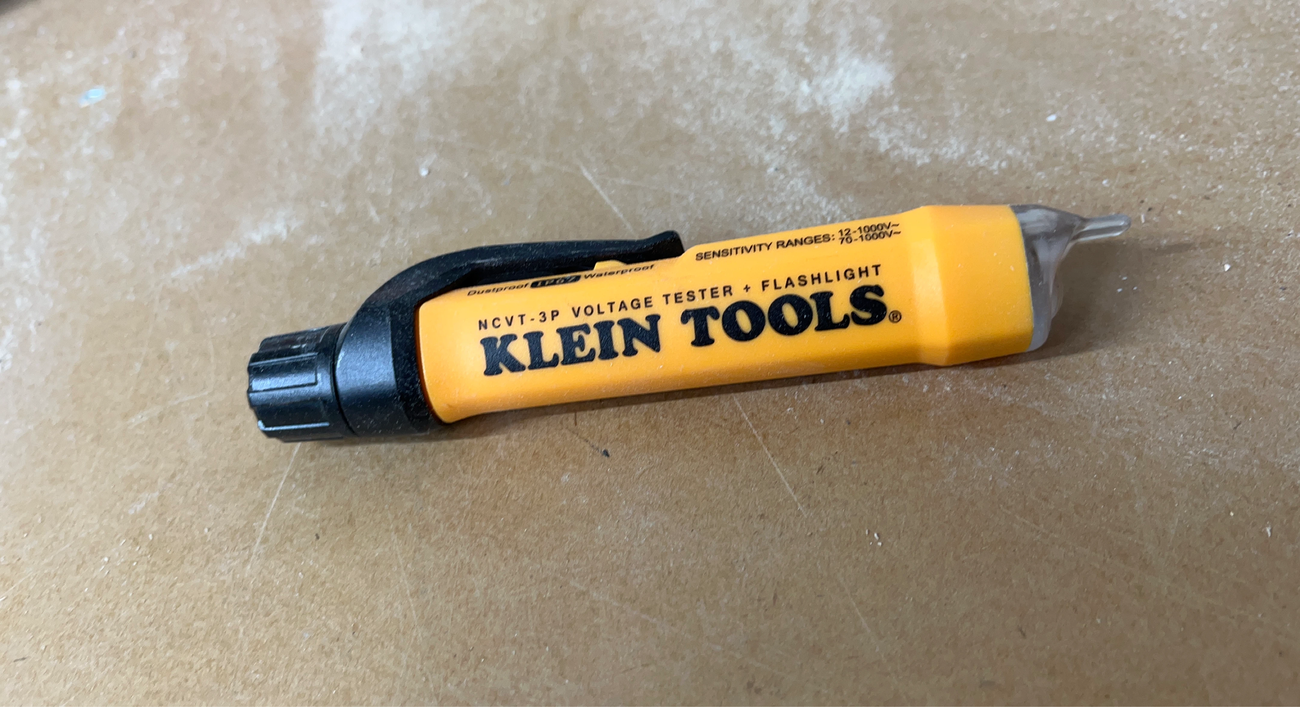 Klein Tools NCVT-3P Voltage Tester + Flashlight