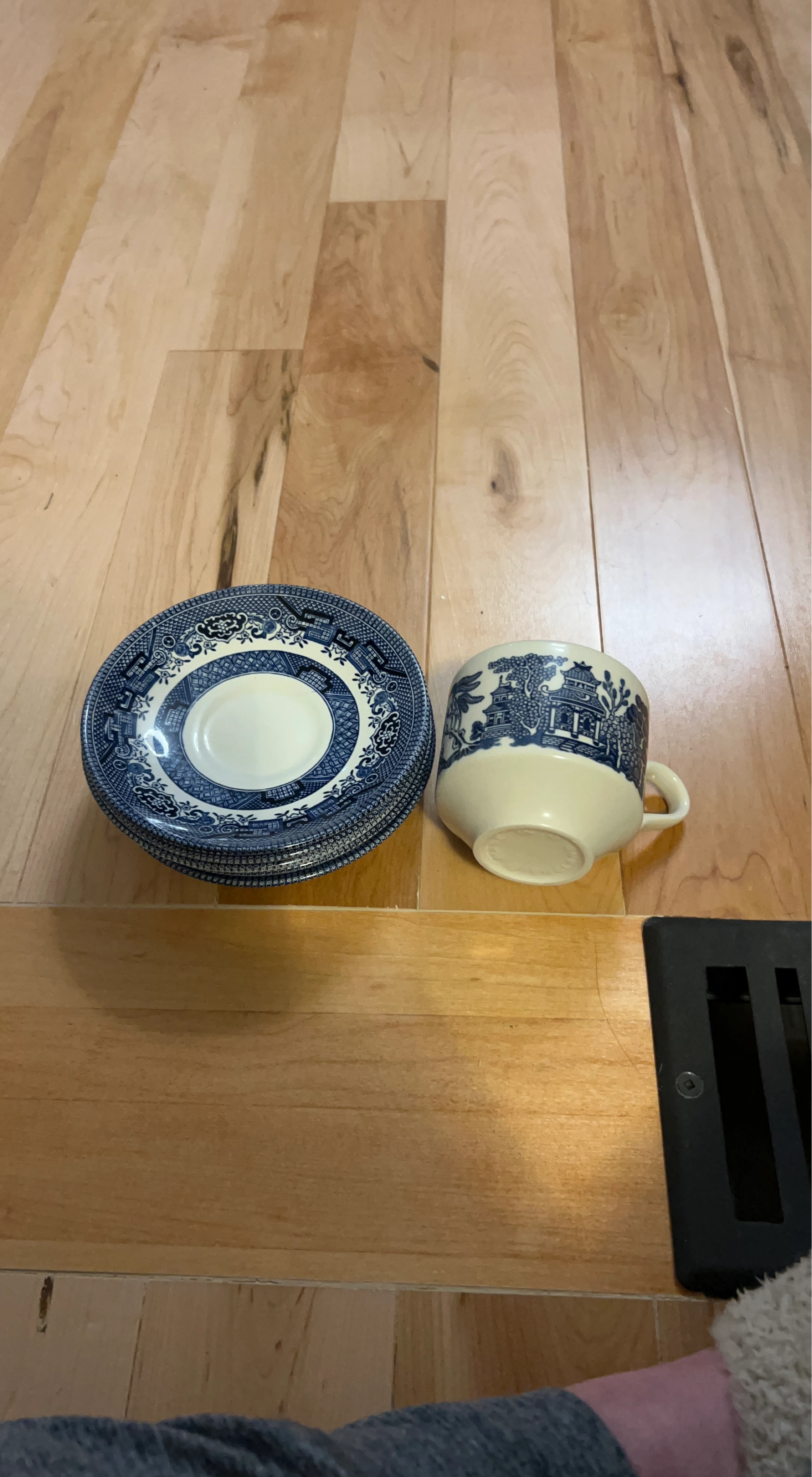 Blue Willow Pattern Teacup and Saucers