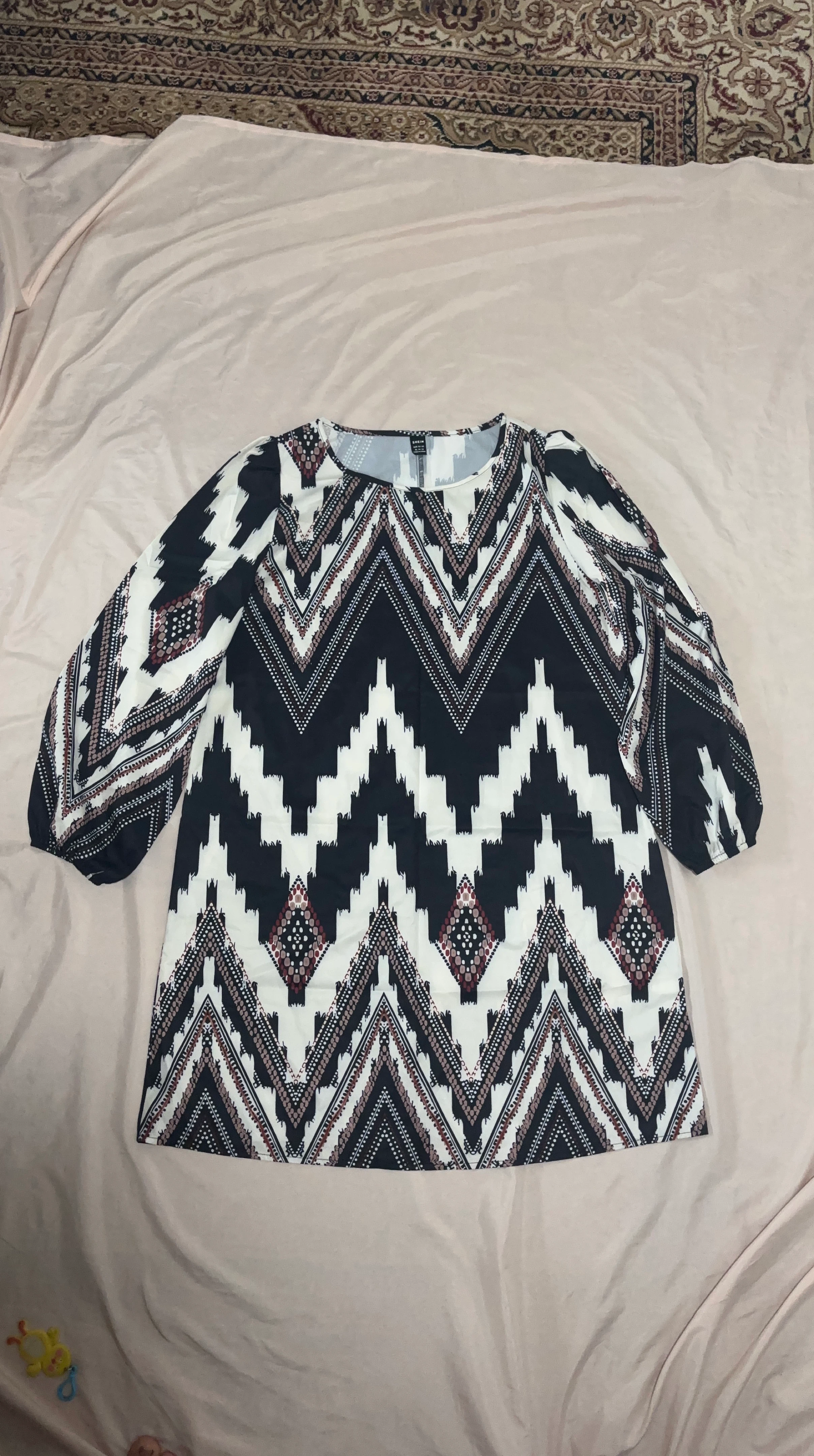 SHEIN Women's Black and White Geometric Print Blouse