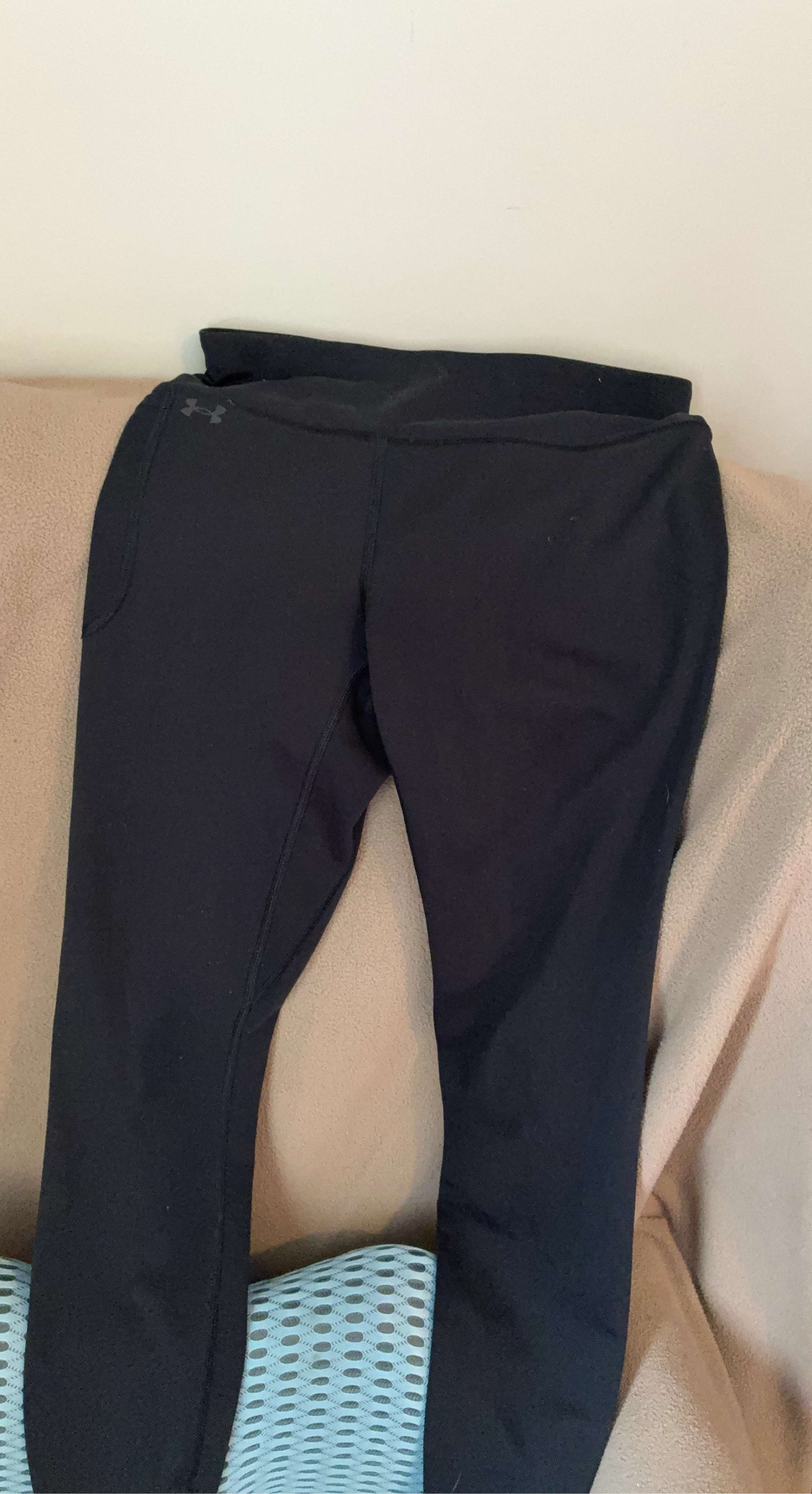 Under Armour Fitted Black Athletic Leggings - Medium