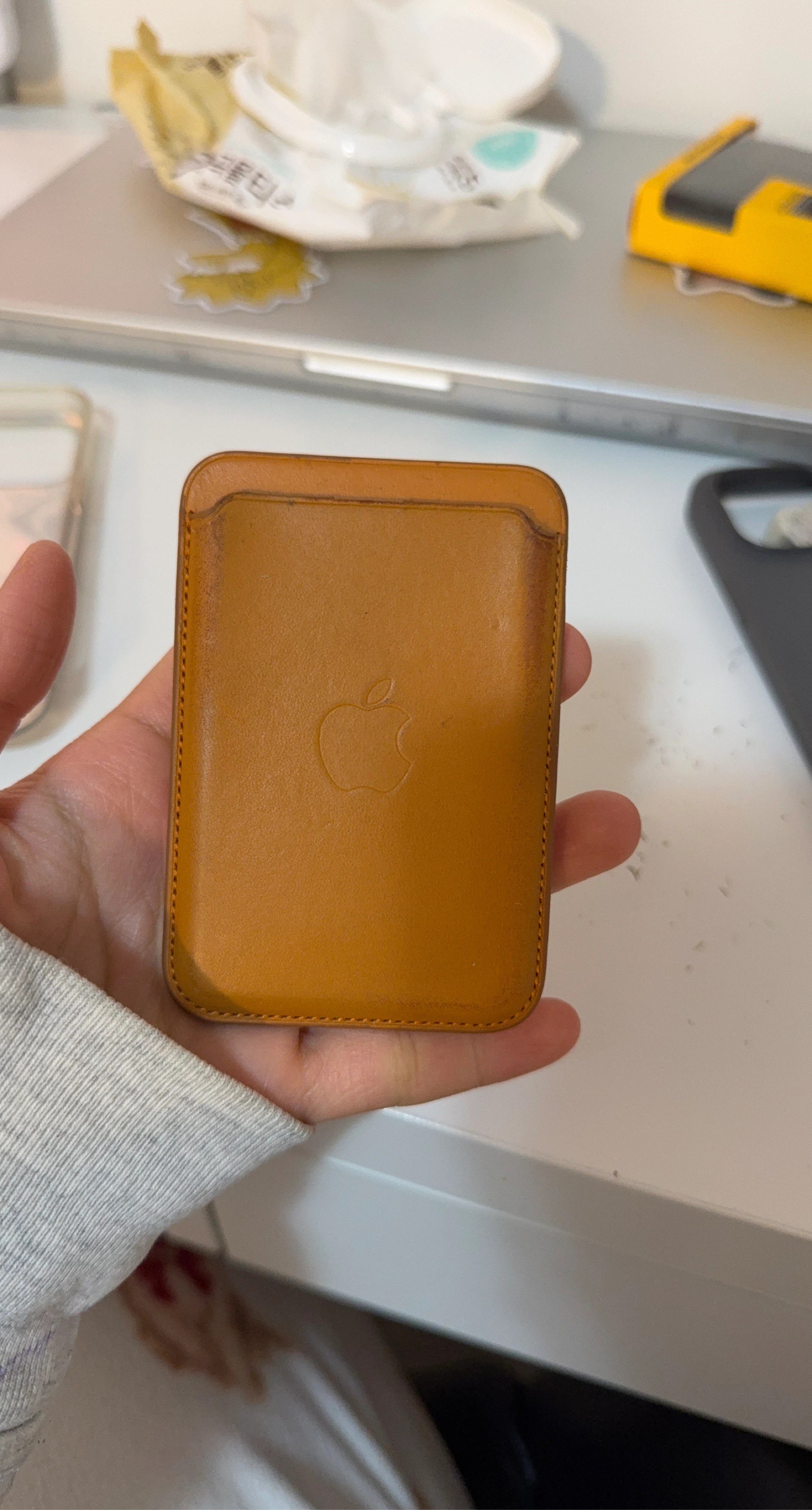 Apple Leather Wallet with MagSafe