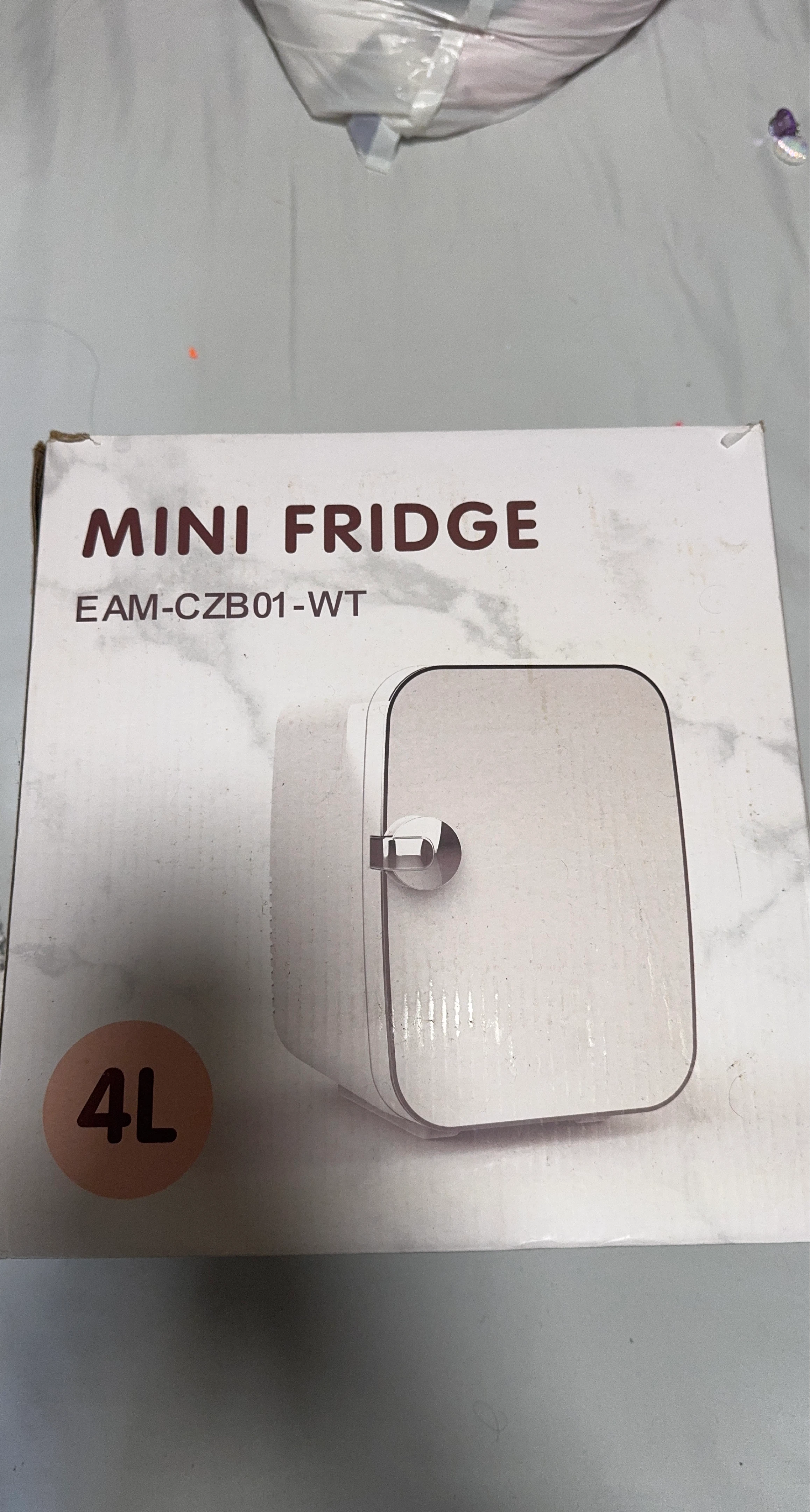 Mini Fridge EAM-CZB01-WT 4L