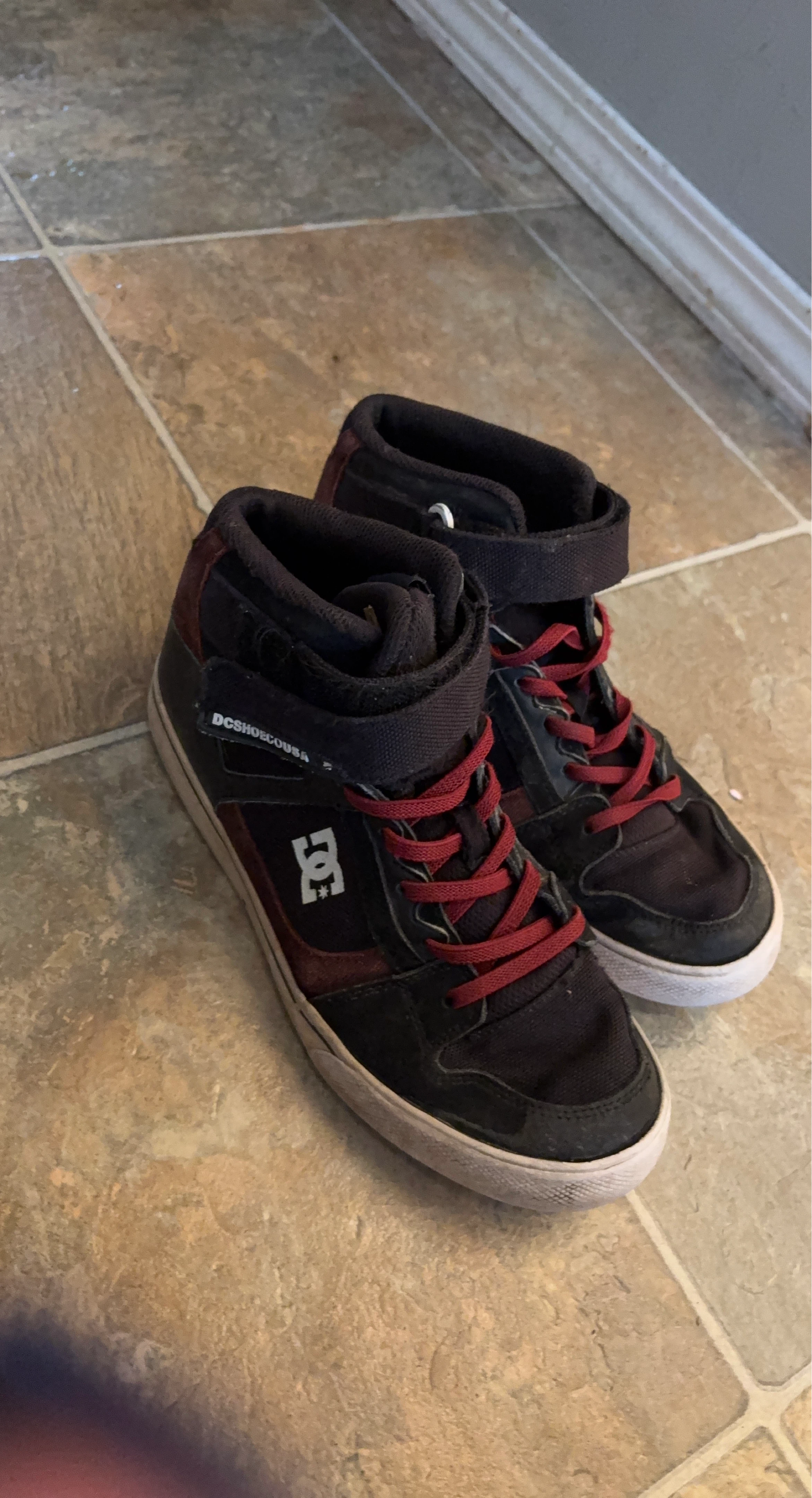 DC Shoes Co USA High Top Sneakers - Black & Red