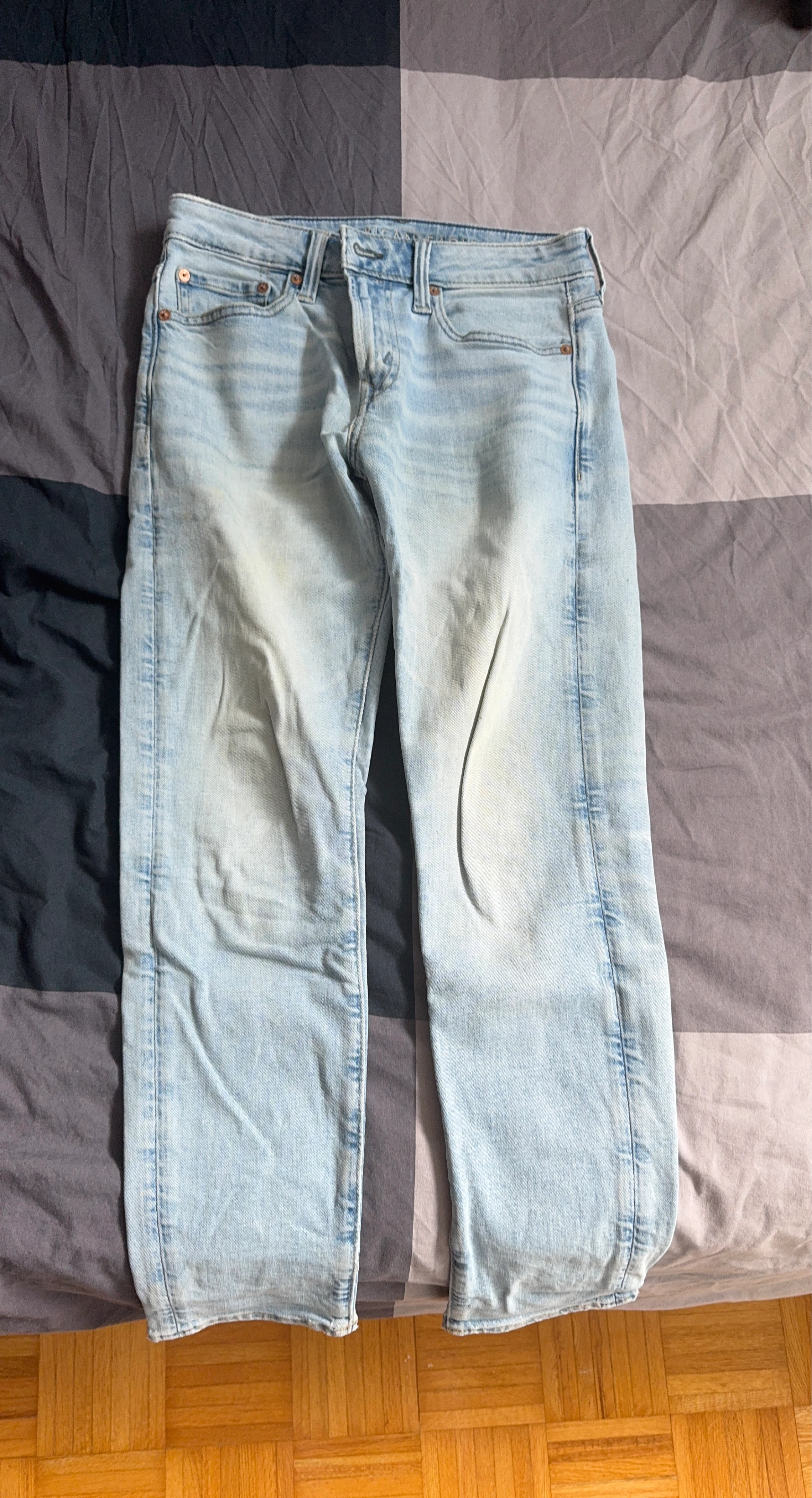 American Eagle Light Wash Jeans