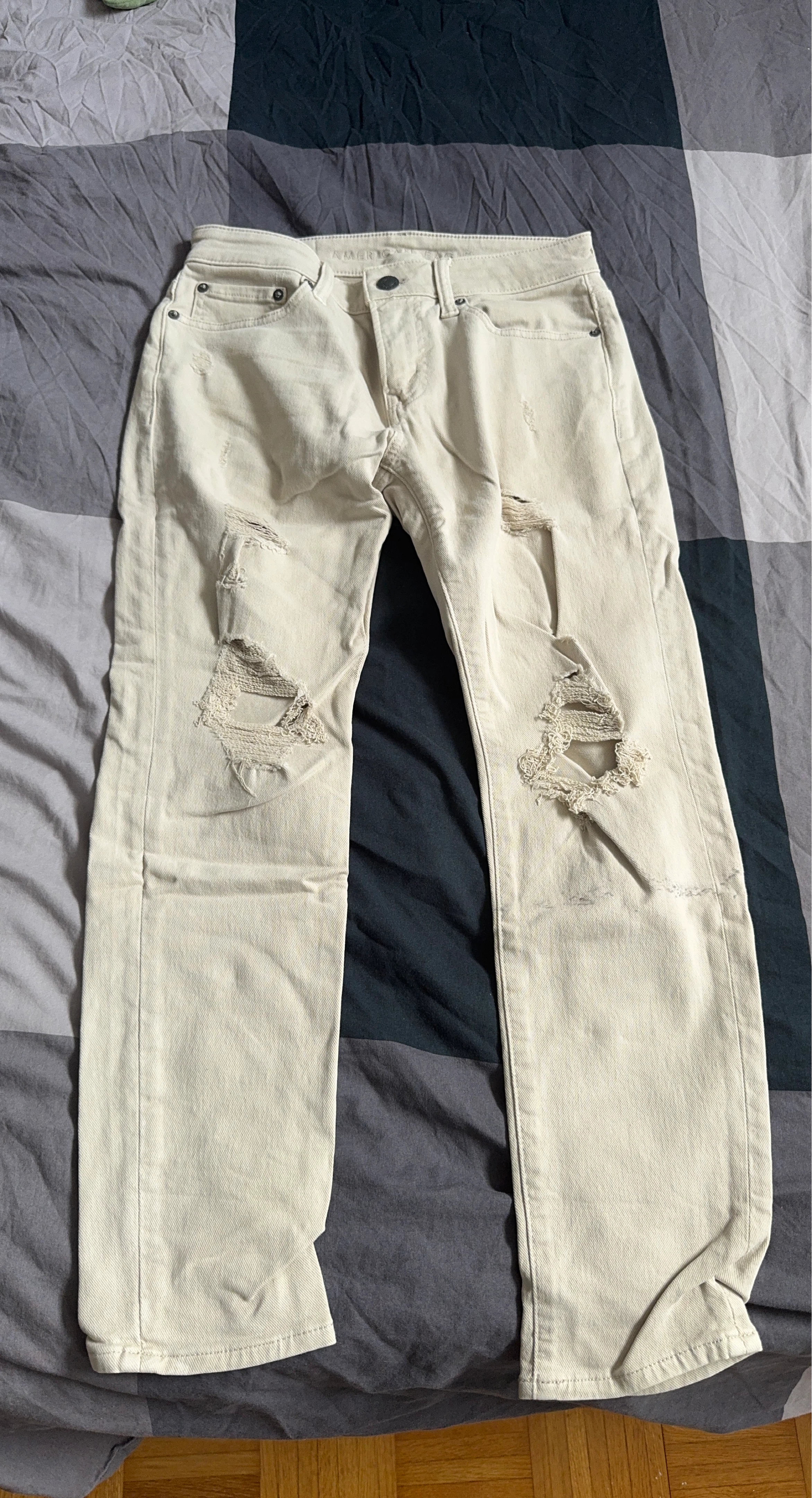 American Eagle Outfitters Distressed Jeans - Size 32x32
