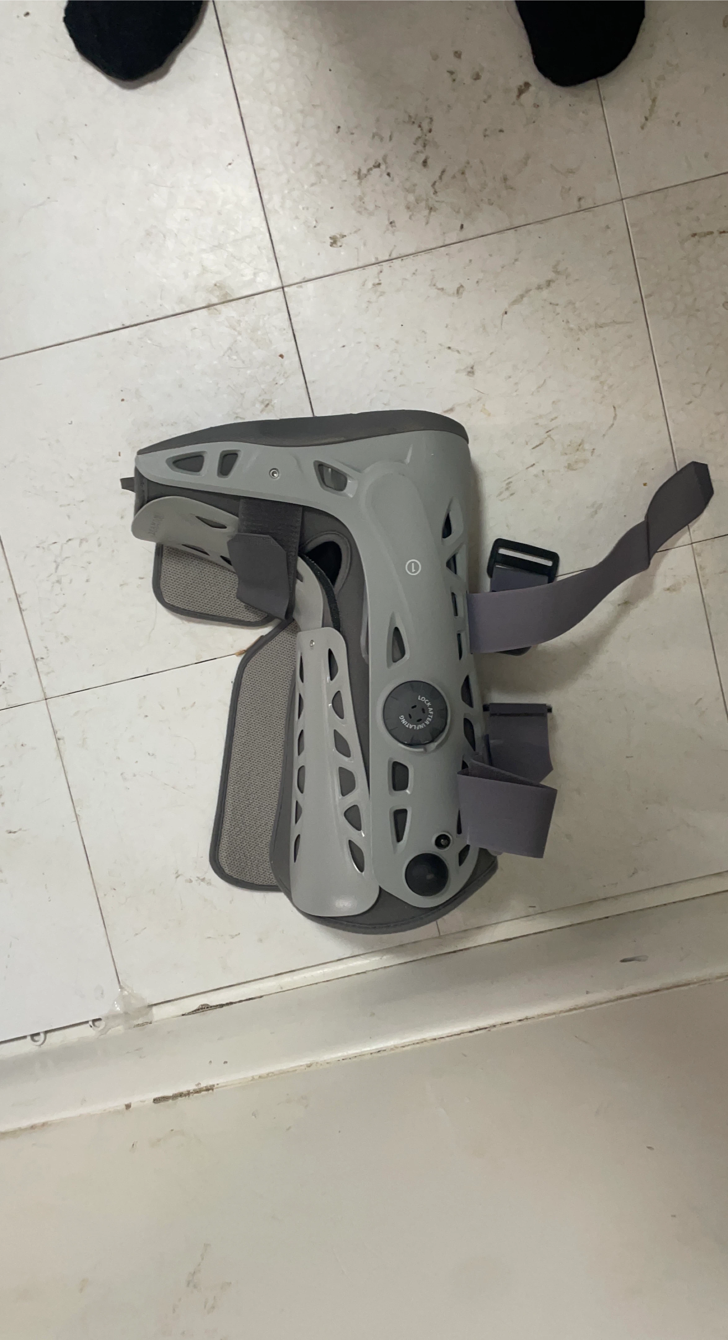 DonJoy Pneumatic Walker Boot