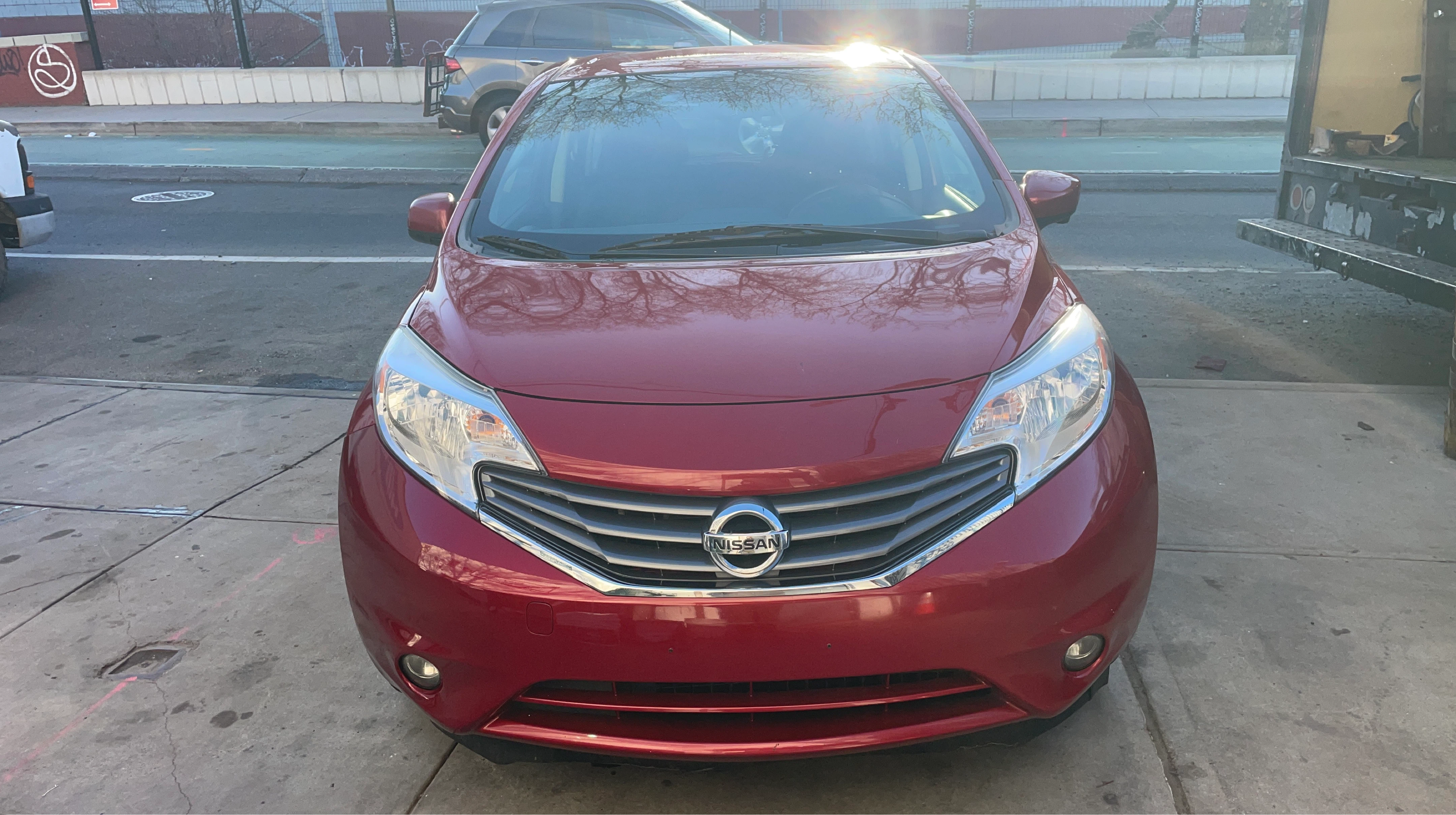 Clean title 2015 Red Nissan Versa note SL