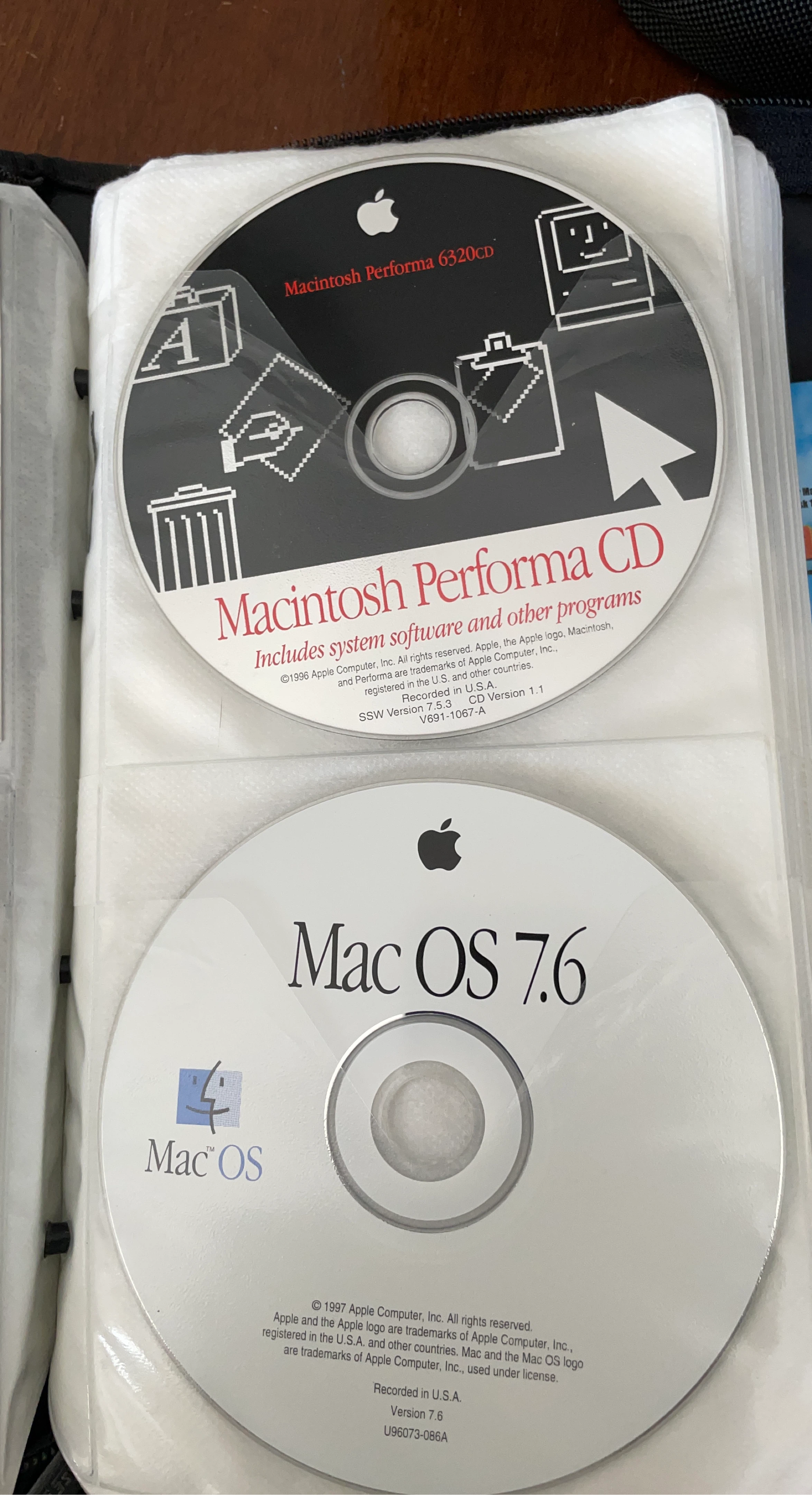 Apple Macintosh Performa CD and Mac OS 7.6 Software