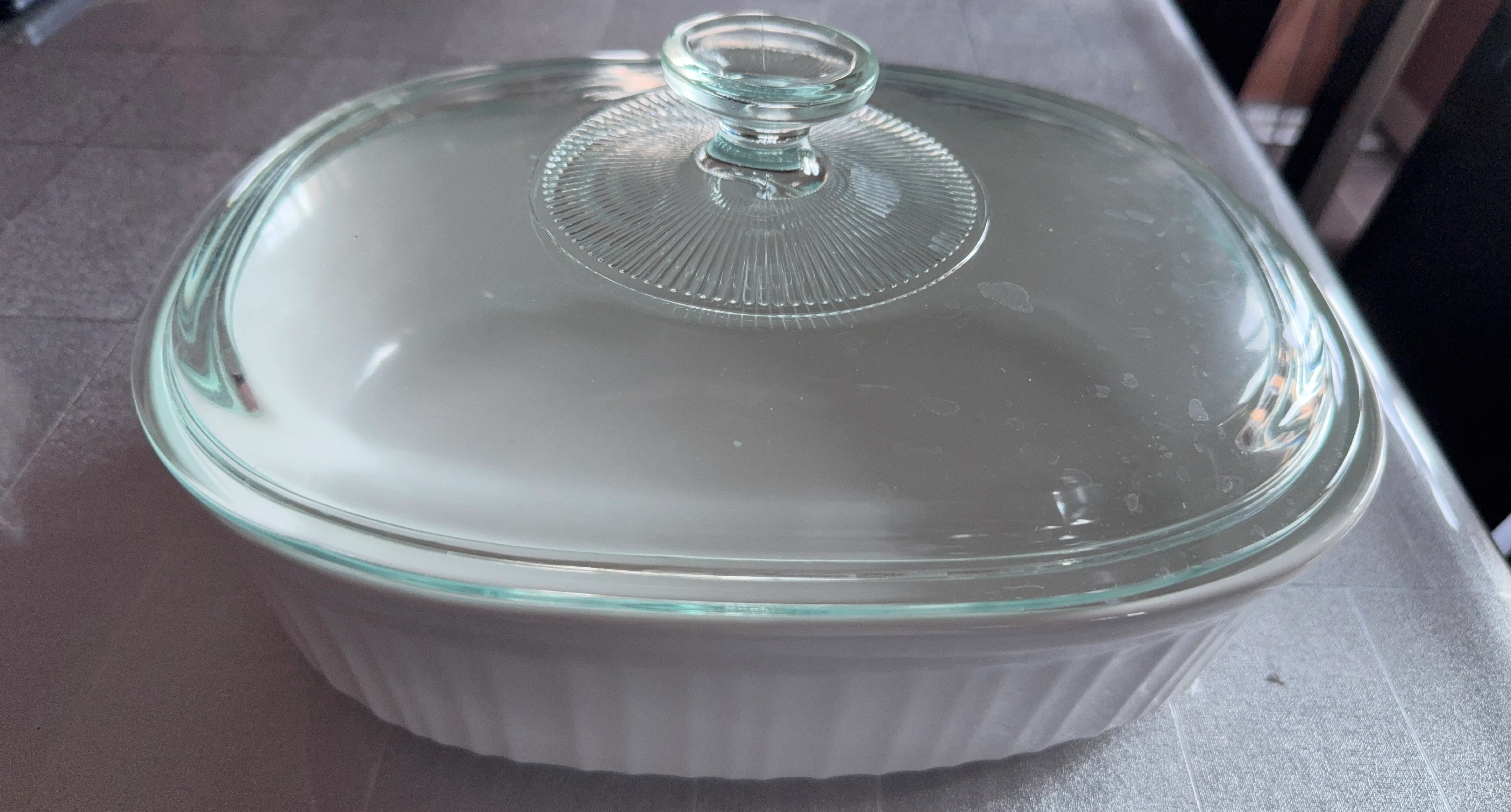 White Casserole Dish with Glass Lid
